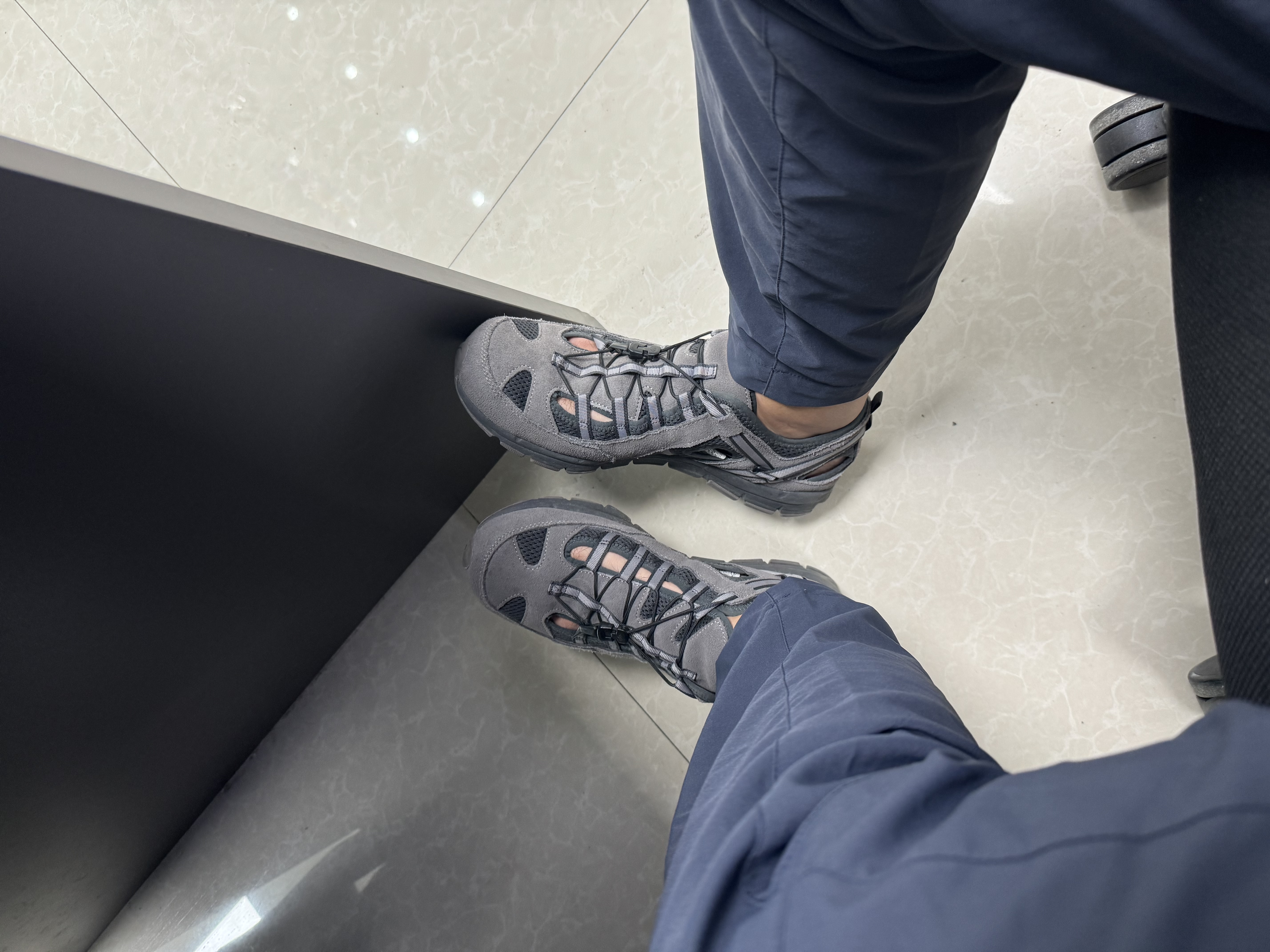 迪卡侬（DECATHLON）登山鞋男户外防滑凉鞋夏季透气耐磨轻便徒步鞋溯溪鞋洞洞鞋 灰色-防撞款-NH500 45 实拍图