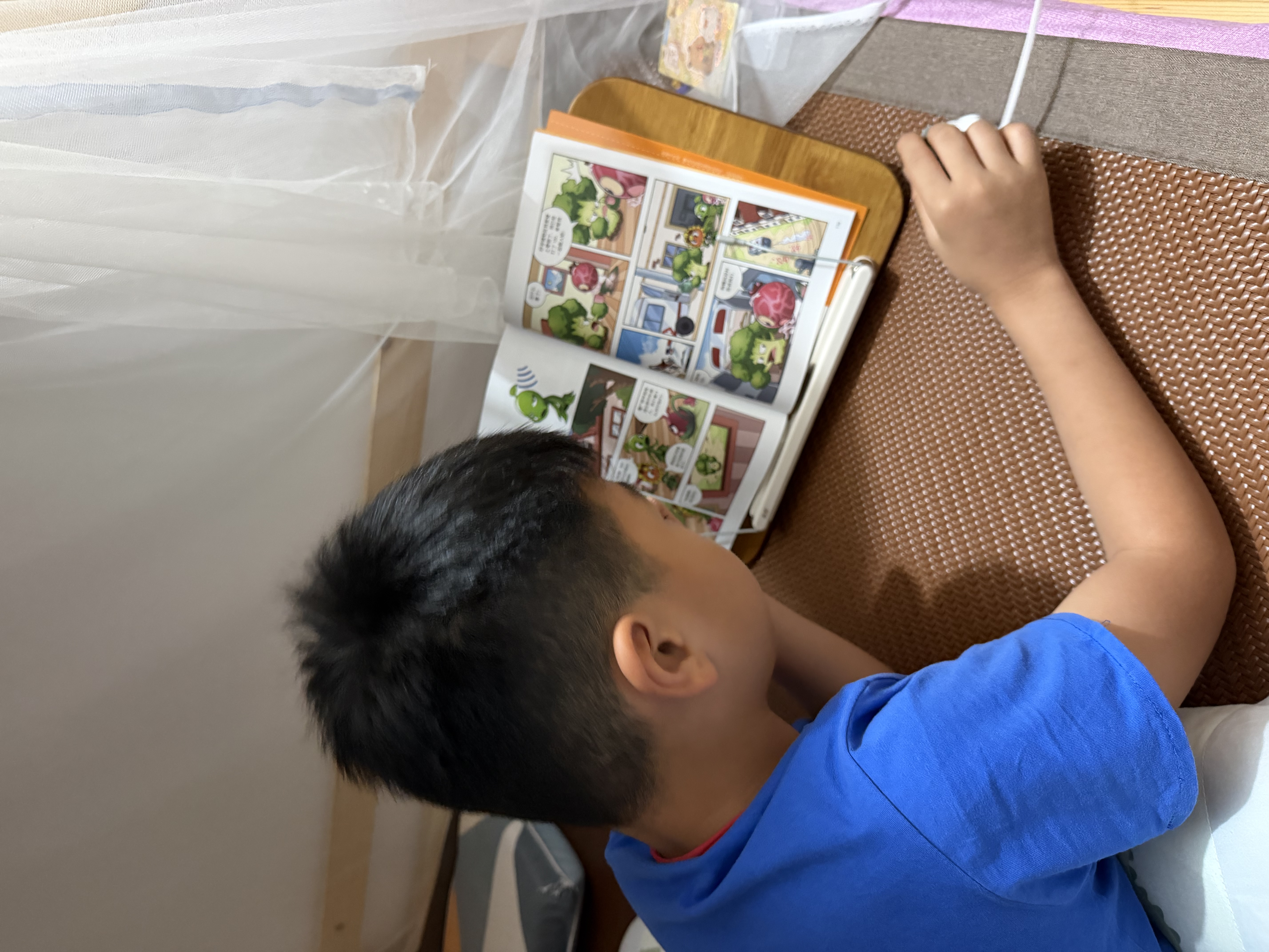 植物大战僵尸2机器人漫画合集·未来之战（野怪疑云+逆时空之战+机甲迷踪大乱斗+荒野追击大冒险 共  实拍图