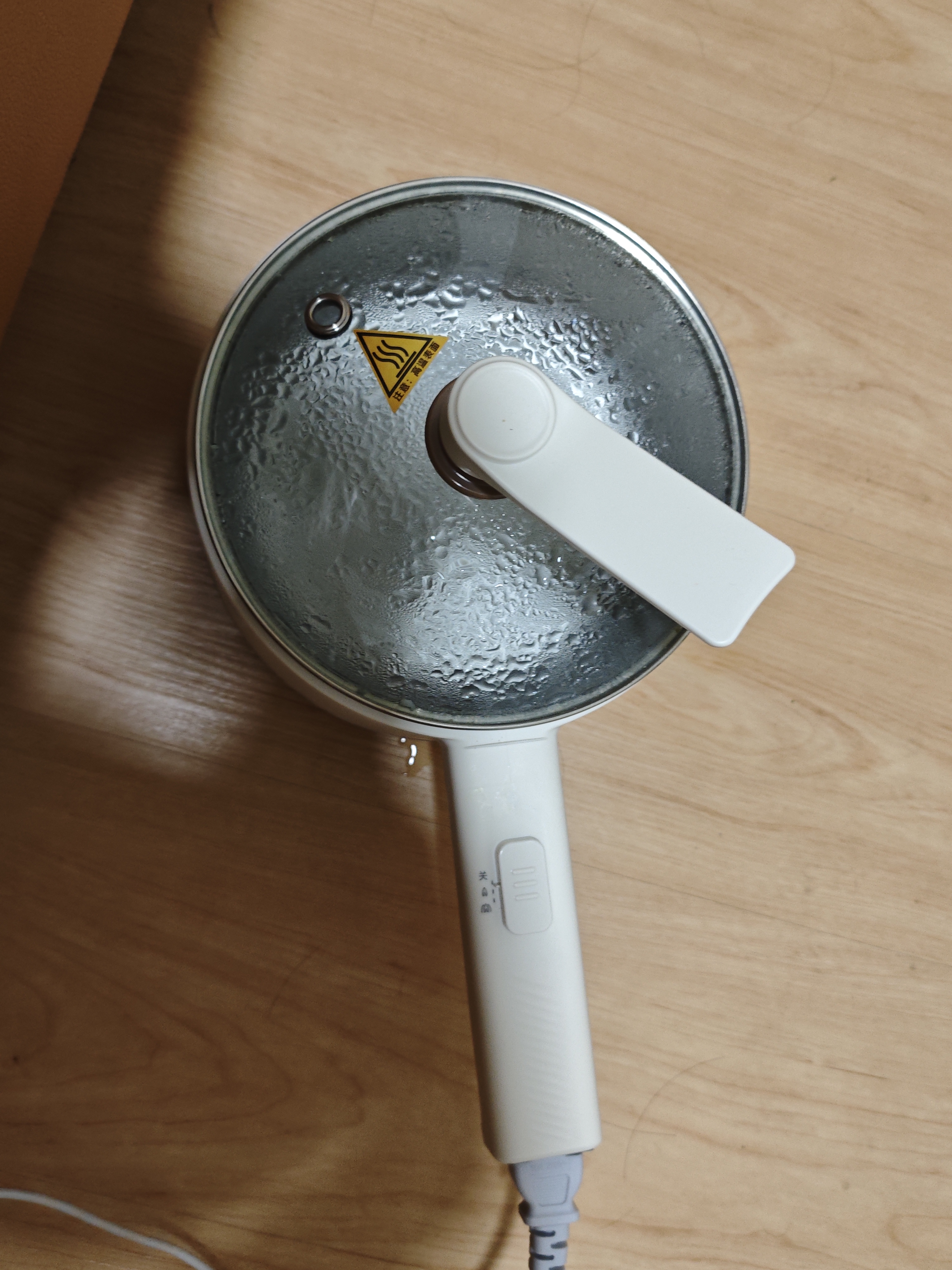 美的（Midea）电煮锅 小电锅 不锈钢0涂层电热锅 宿舍小锅多功能锅 1.6L学生寝室一体泡面小火锅XZC2017G 配蒸笼 实拍图