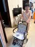 易来福老人推车可推可坐助力行走器可座免安装折叠手推车老年人四轮代步 【手刹+驻刹】可折叠可坐手推车扶椅-中国红 免安装/大脚踏/双轮伴行 实拍图