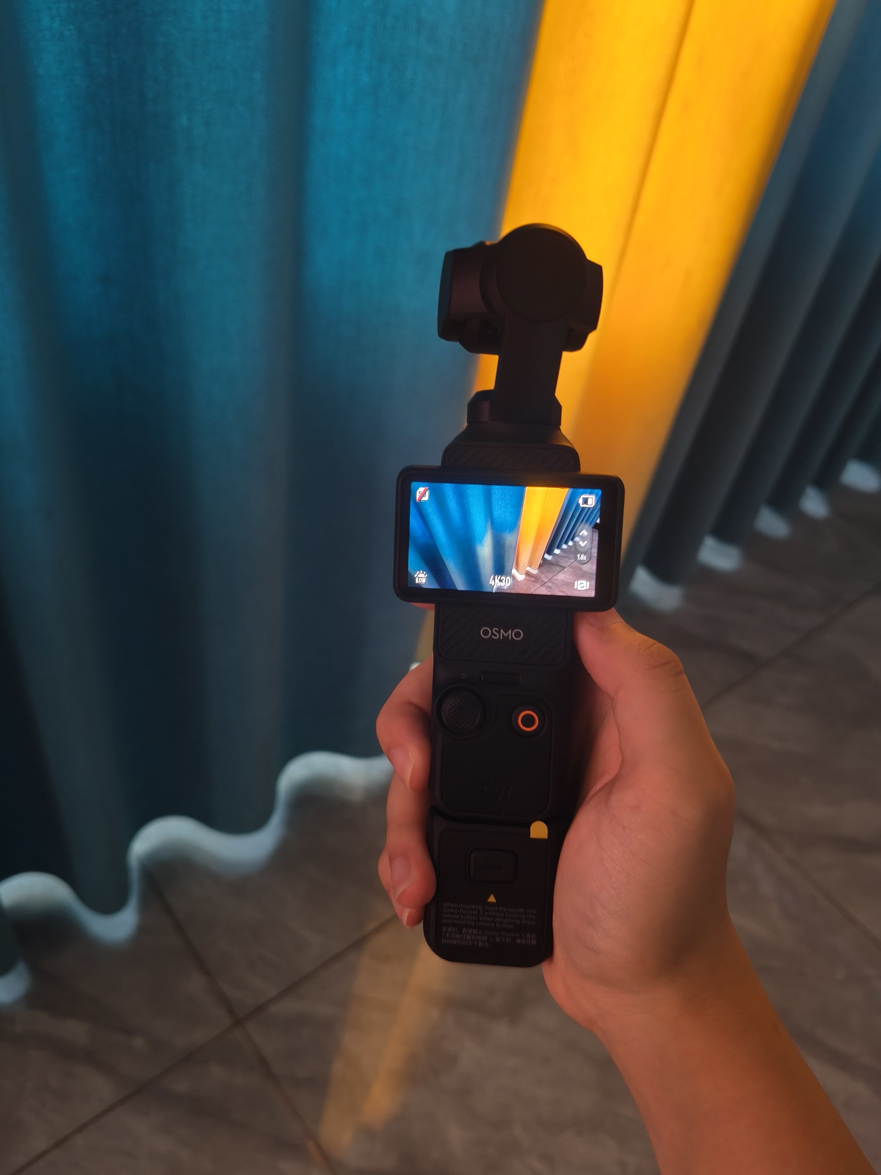 大疆 DJI Osmo Pocket 3 标准版 一英寸口袋云台相机 OP灵眸手持数码相机 vlog 便携美颜摄像 实拍图