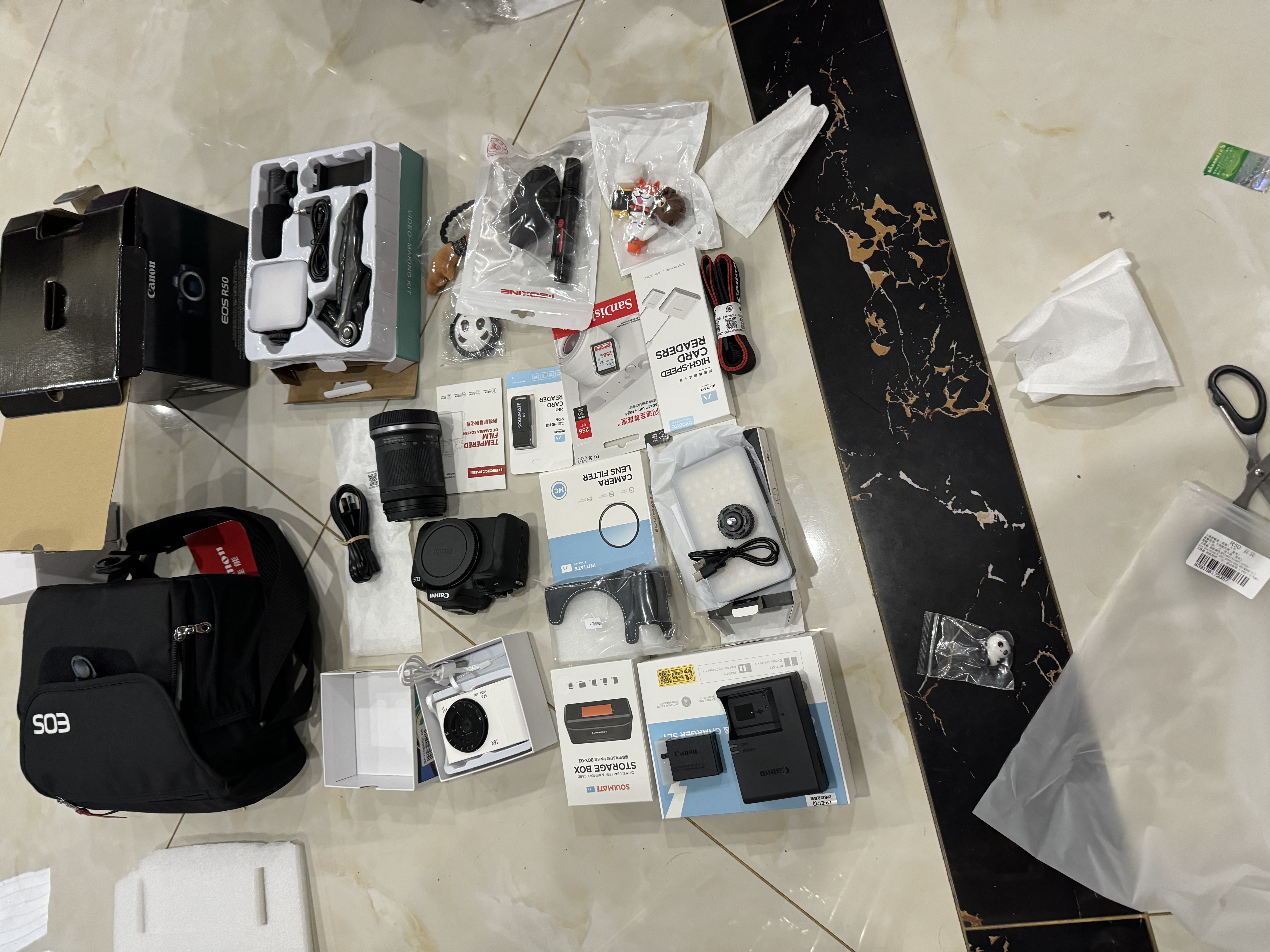 佳能（Canon）EOS R50 微单半画幅相机 r50小巧便携 Vlog拍摄直播相机 4K短视频  学生微单相机 黑色单机+RF-S18-150拆【一镜走天下】 套餐一【128G内存卡~摄影包~Vl 实拍图
