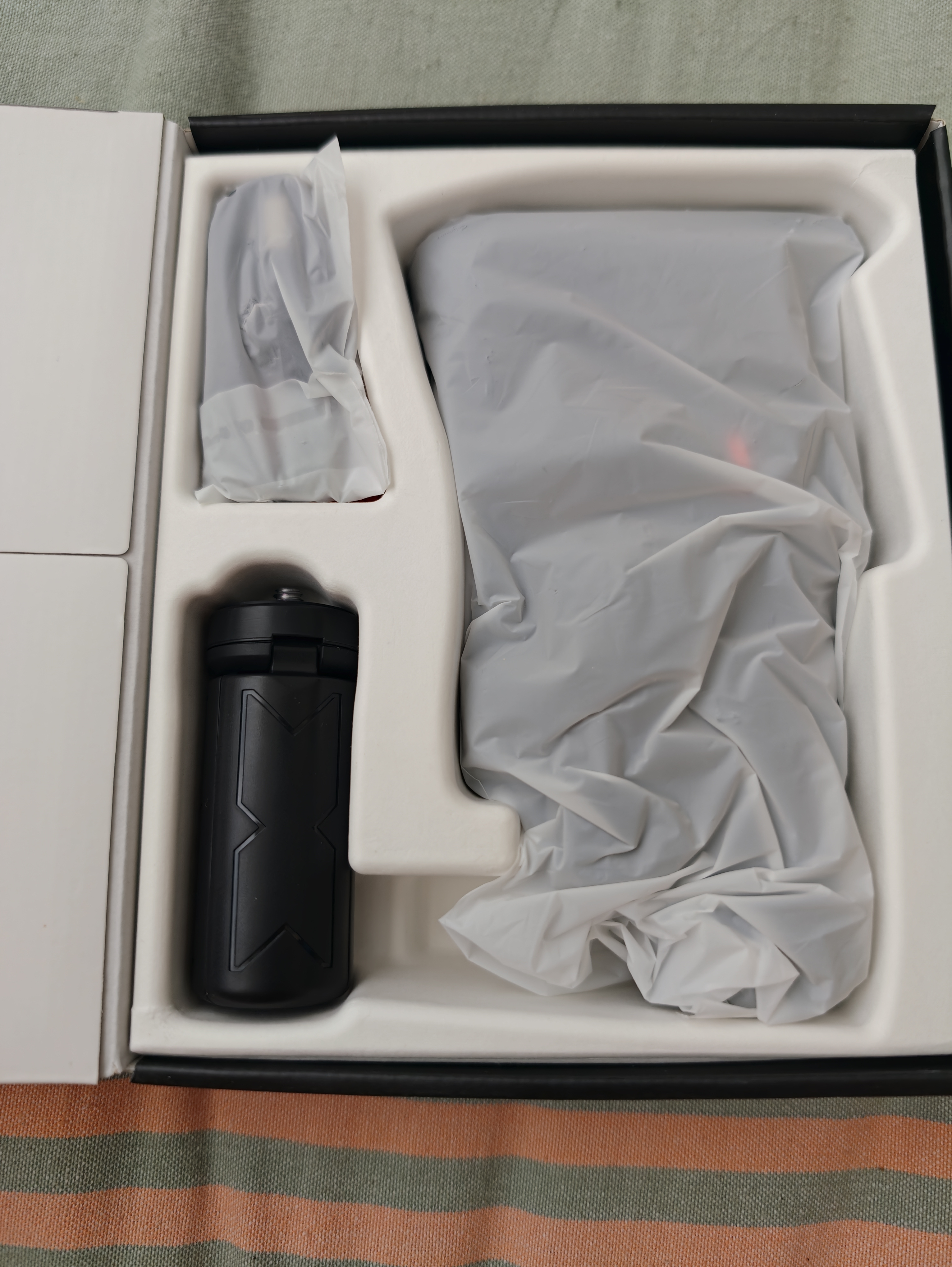 浩瀚卓越（hohem）手机云台稳定器 手持云台三轴防抖 可折叠vlog远程控制拍摄神器X3SE 黑色款 1年质保 实拍图