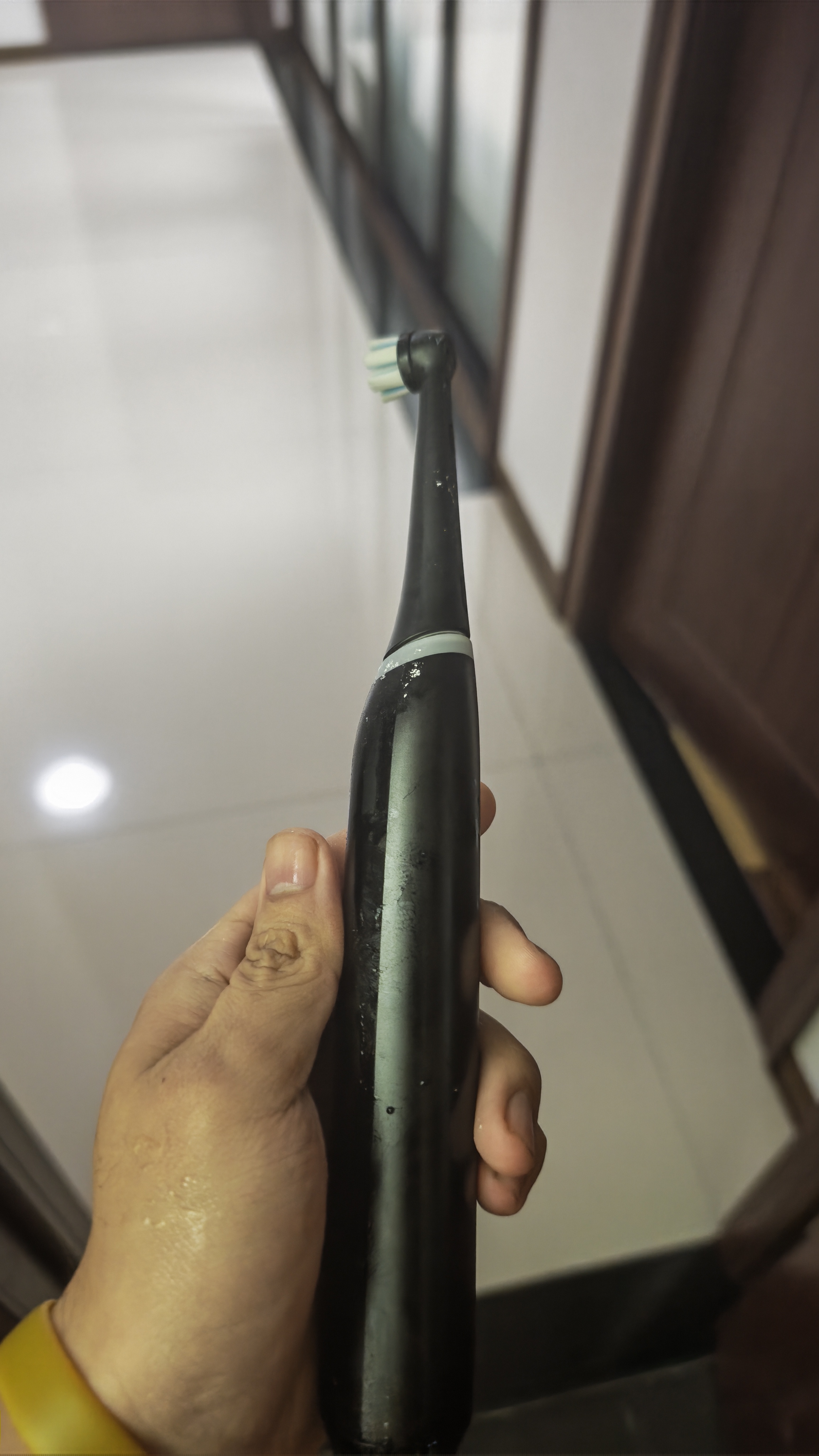 欧乐B德国进口成人电动牙刷iO3专业护龈刷黑 刷头*1根源洁净牙龈呵护京东自营送礼生日礼物（包装随机） 实拍图