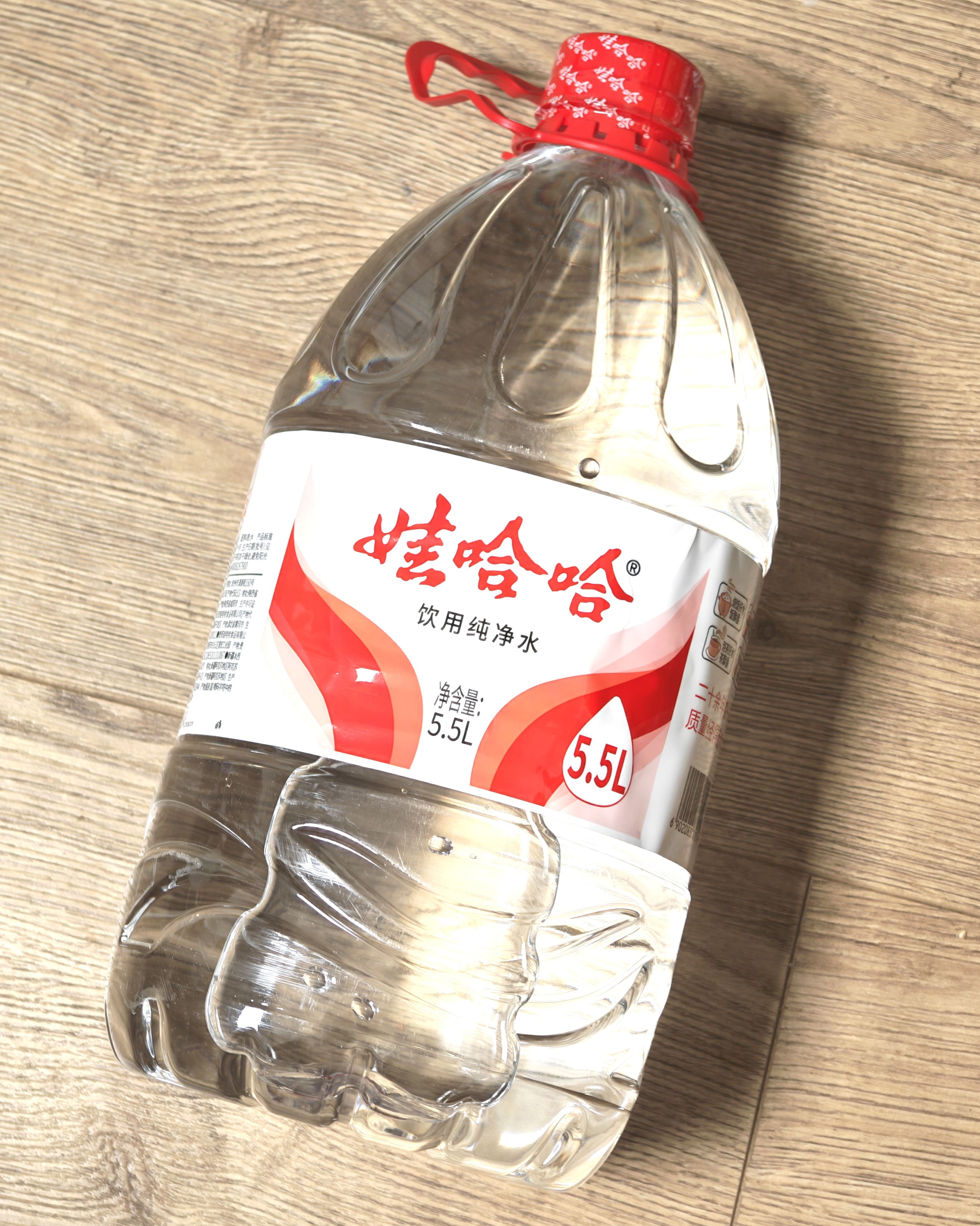 娃哈哈纯净水 5.5L*4桶 纸箱装加量大桶装水 泡茶冲奶粉 哇哈哈饮用水 实拍图