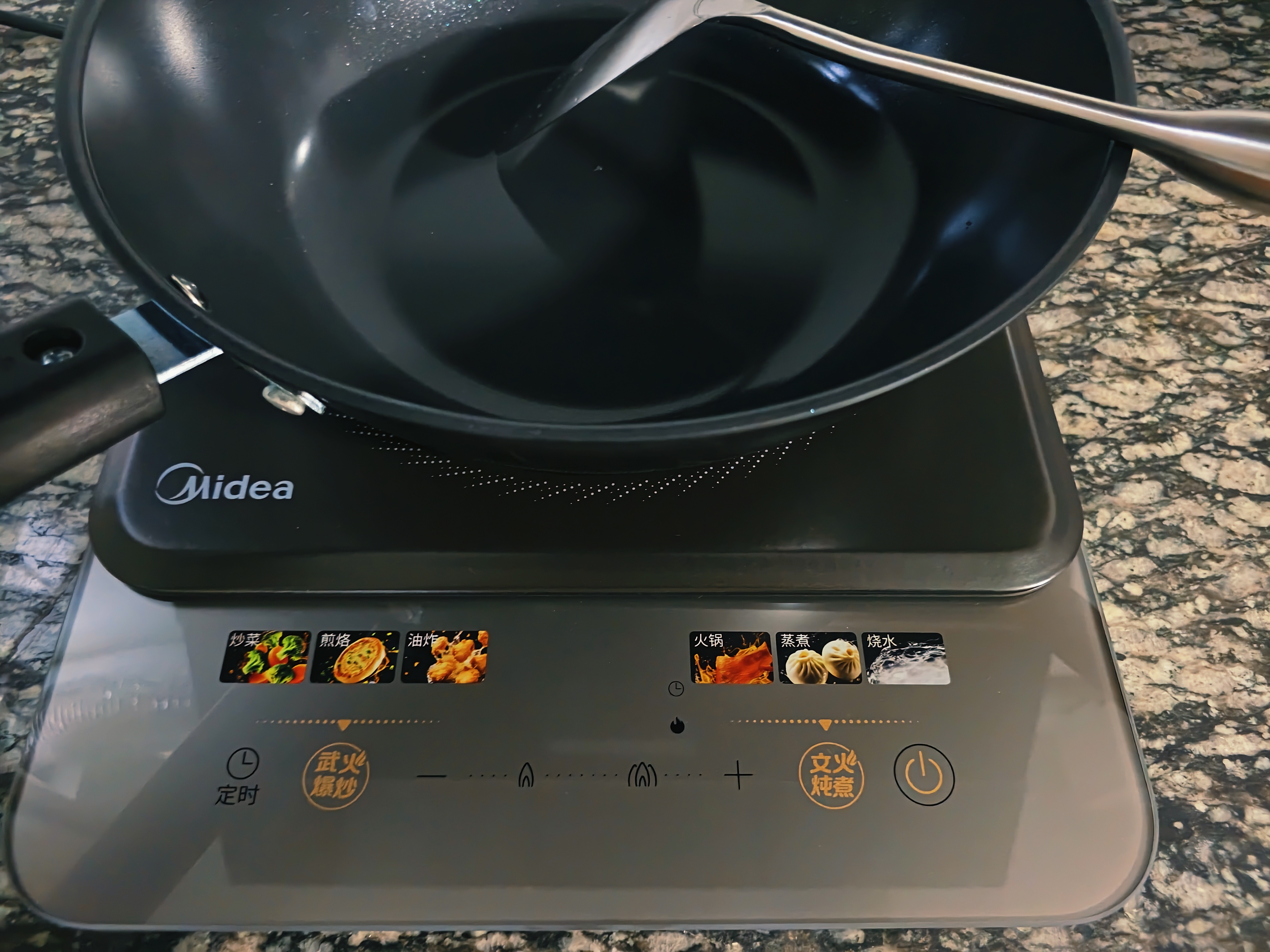 美的（Midea）家用电磁炉电陶炉电池炉2200W大功率猛火新型电磁灶晶瓷面板爆炒炒菜火锅炉2026新品MC-E22B210 实拍图