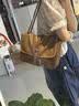 裘真复古001邮差包女单肩通勤大容量斜挎包植鞣头层牛皮包 大象灰-中号 实拍图