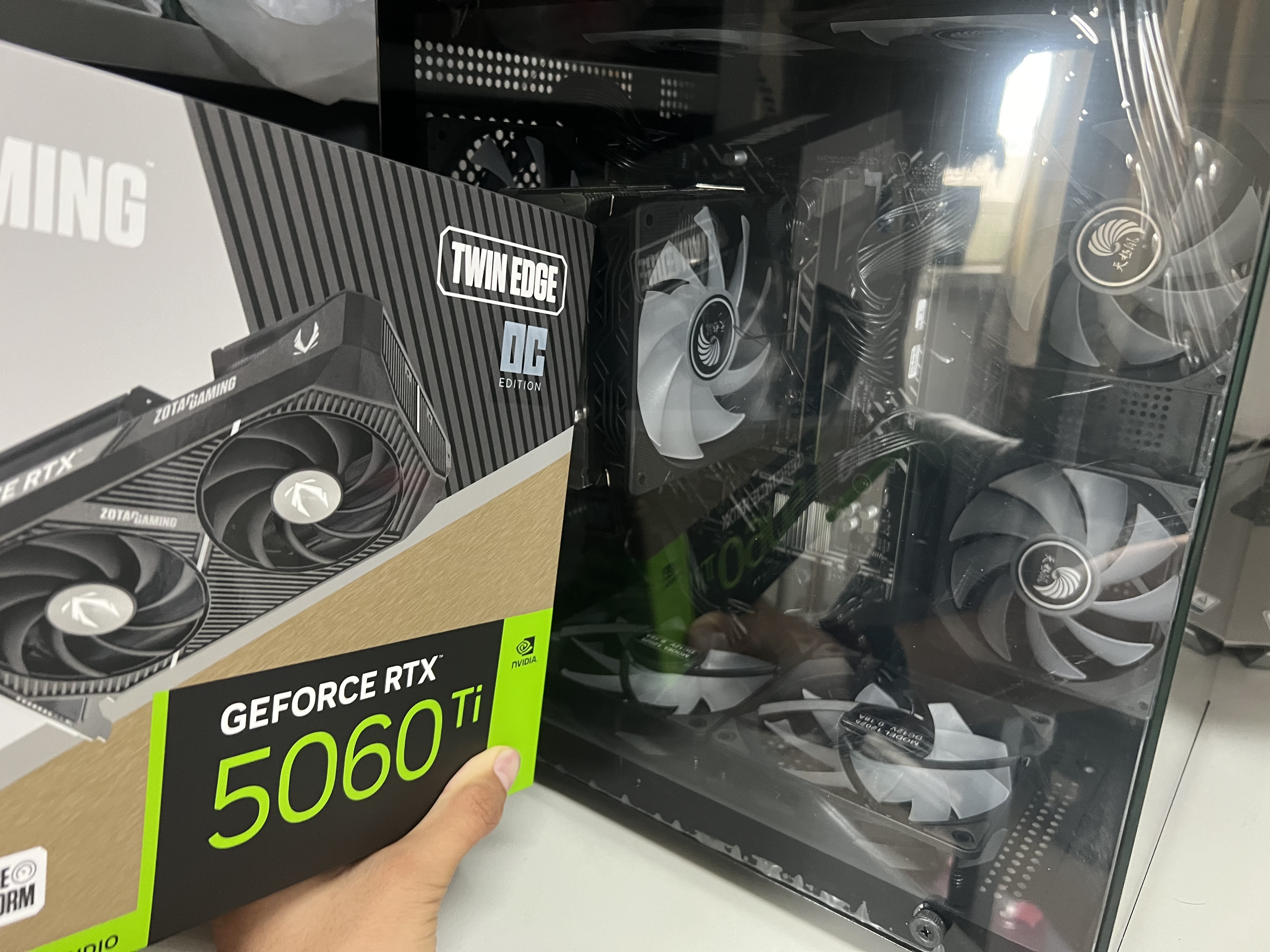 华硕（ASUS）ROG全家桶英特尔酷睿14代i5/i7组装台式机电脑主机5060ti独显游戏电竞商用办公设计水冷整机全套 六：14代新款酷睿丨5060Ti独显丨1TB 华硕单主机【赠六年质保】 实拍图