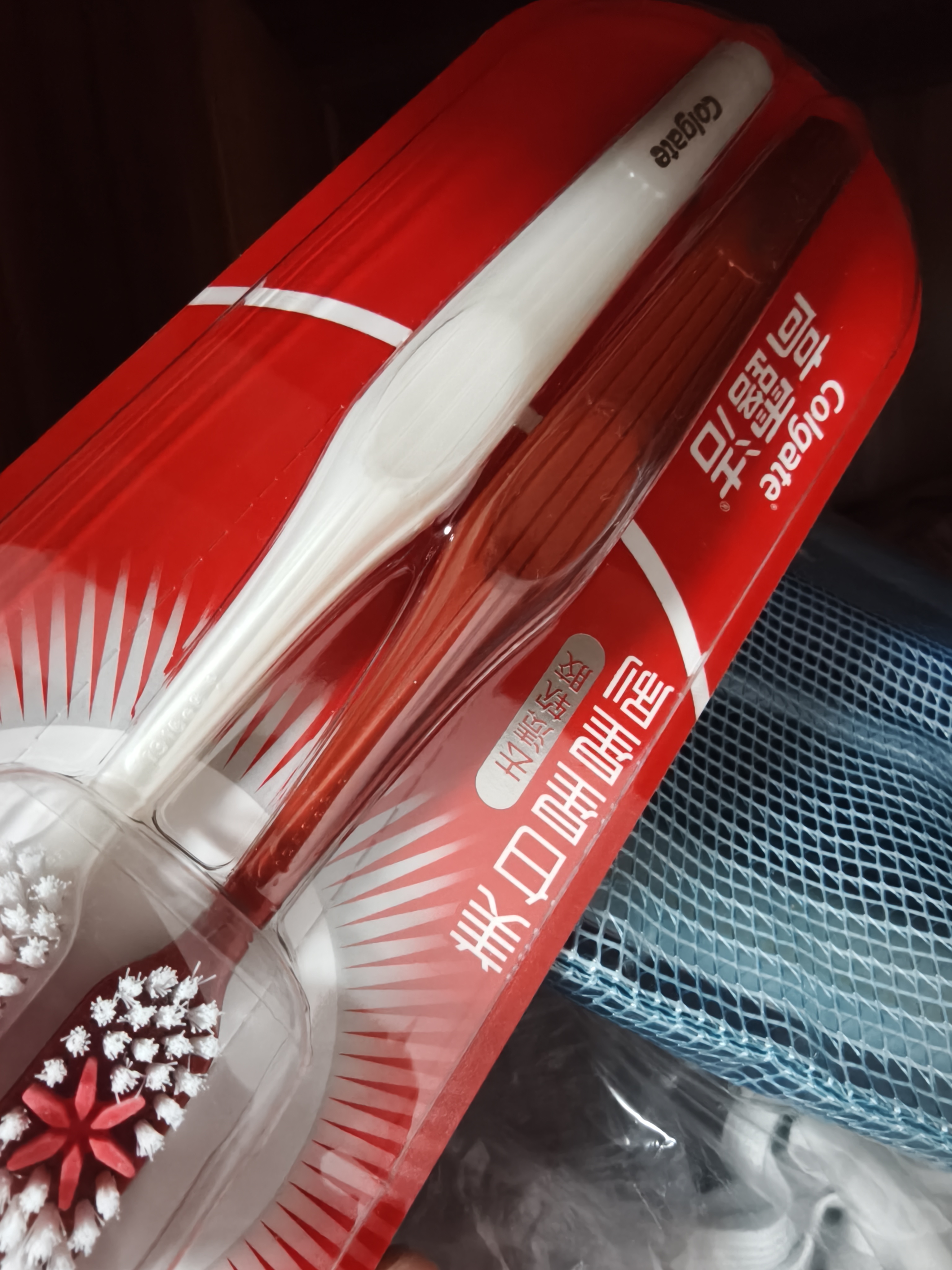 高露洁（Colgate）【新品金榜】美白星星刷成人软毛牙刷2支舌苔刷双重去渍深洁牙缝 实拍图