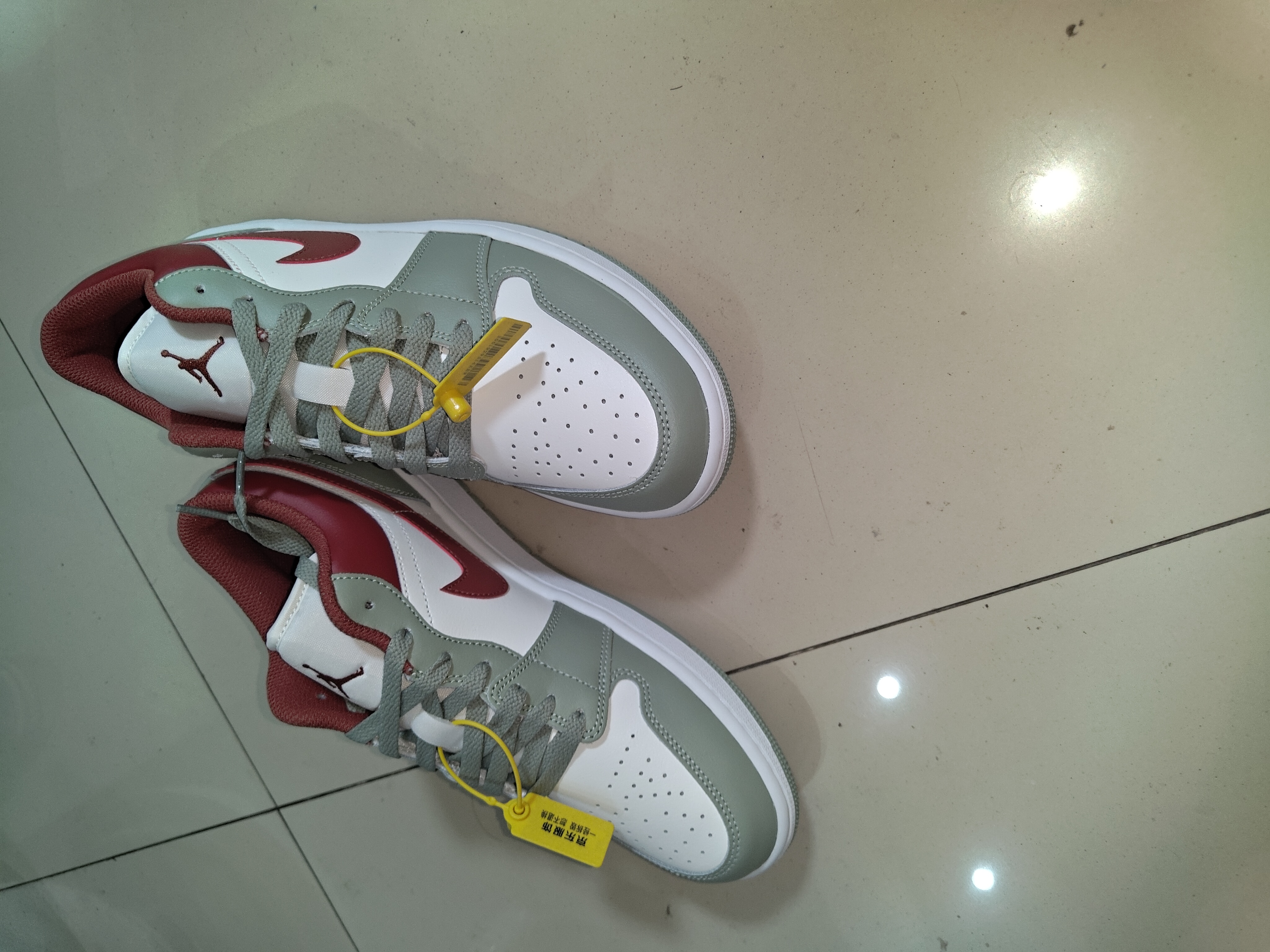 Jordan男休闲鞋乔丹AJ1番石榴 AJ 1高级感潮流运动鞋553558-133绿红43 实拍图