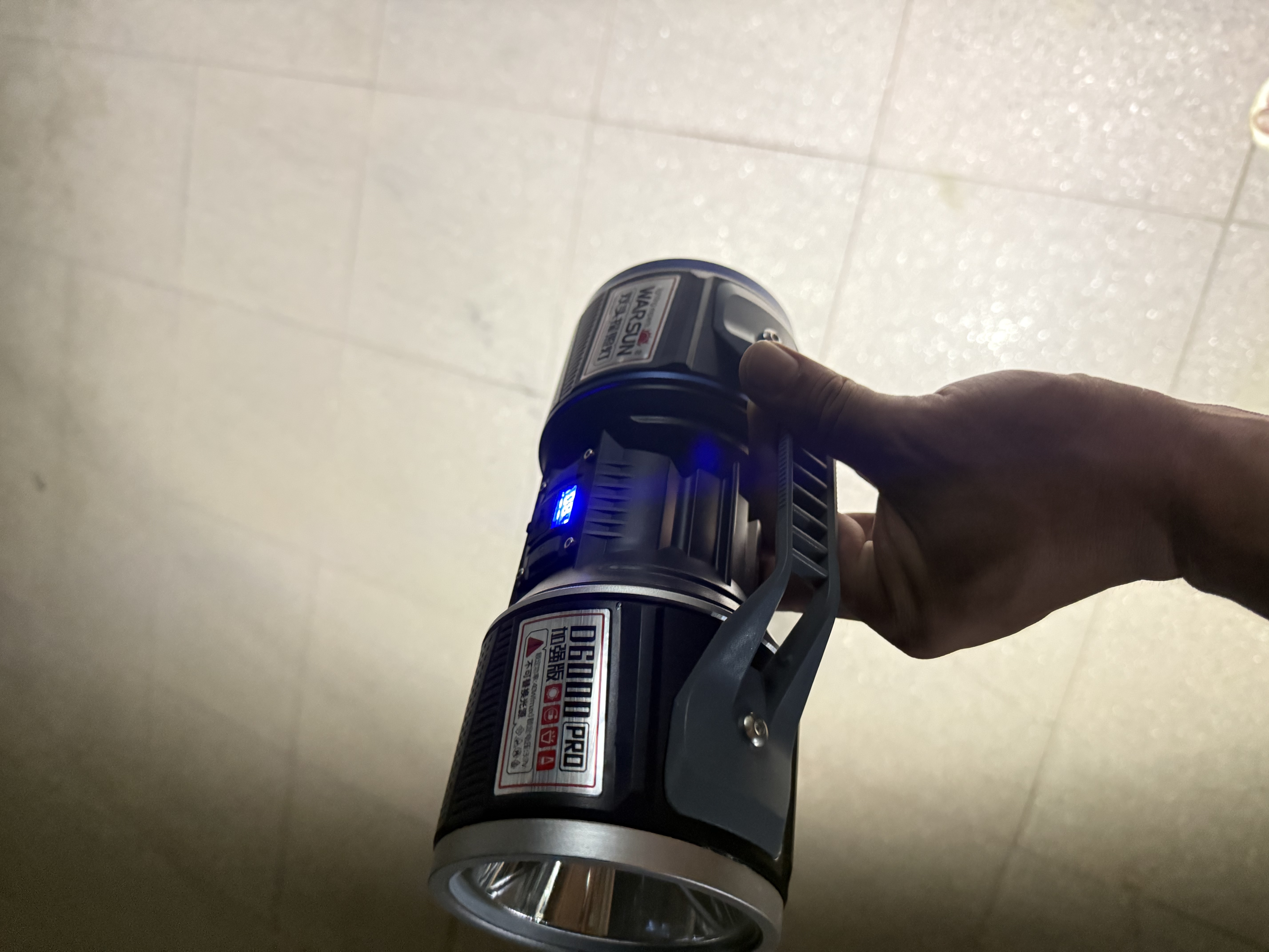 沃尔森D6000手电筒强光抓知了猴探照灯手提灯远射充电大超亮巡逻矿灯 实拍图