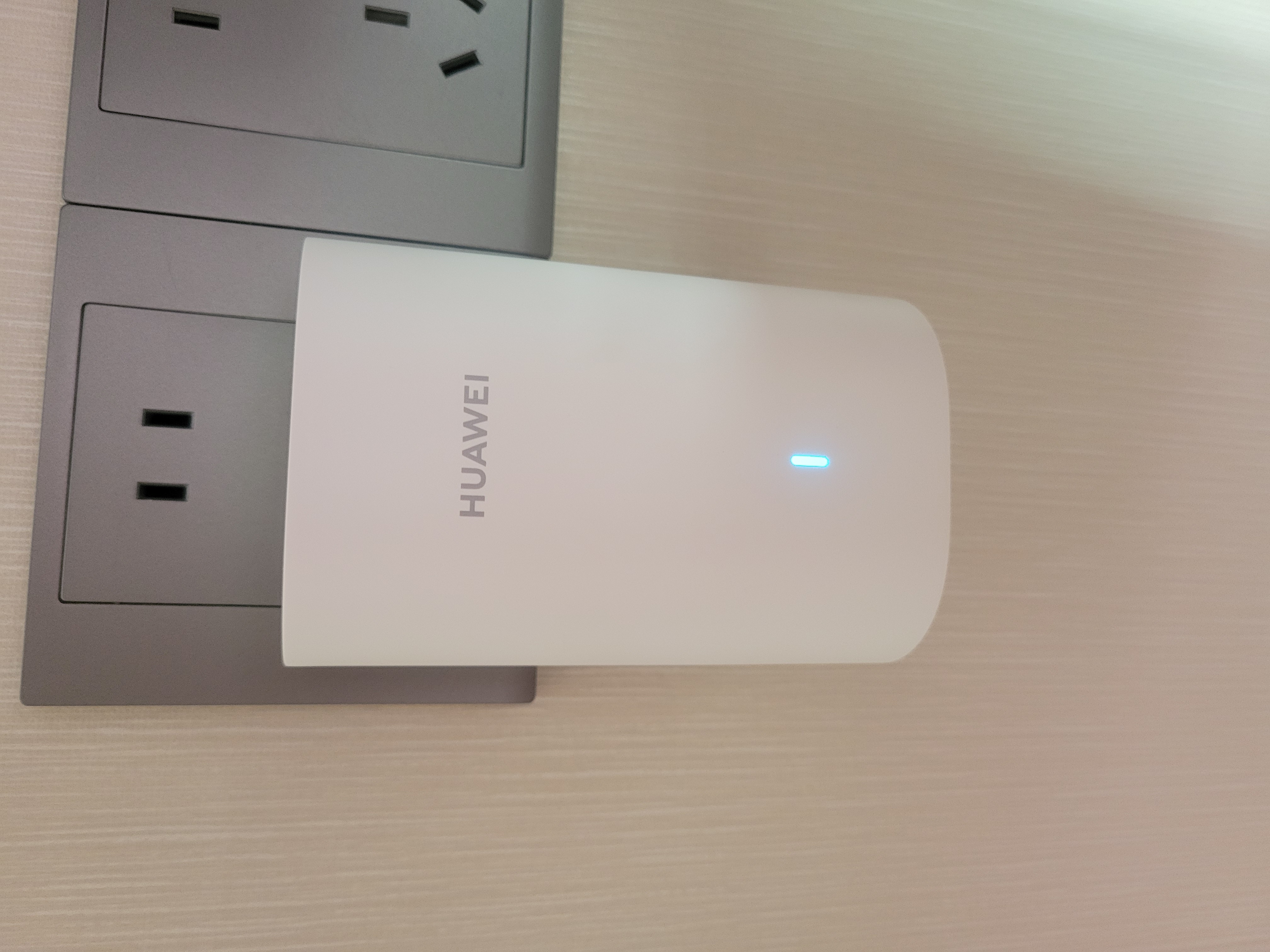 华为凌霄子母路由 Q6（1母1子套装） AX3000Mbps 千兆路由器 全屋WiFi 6+  电力线版  实拍图