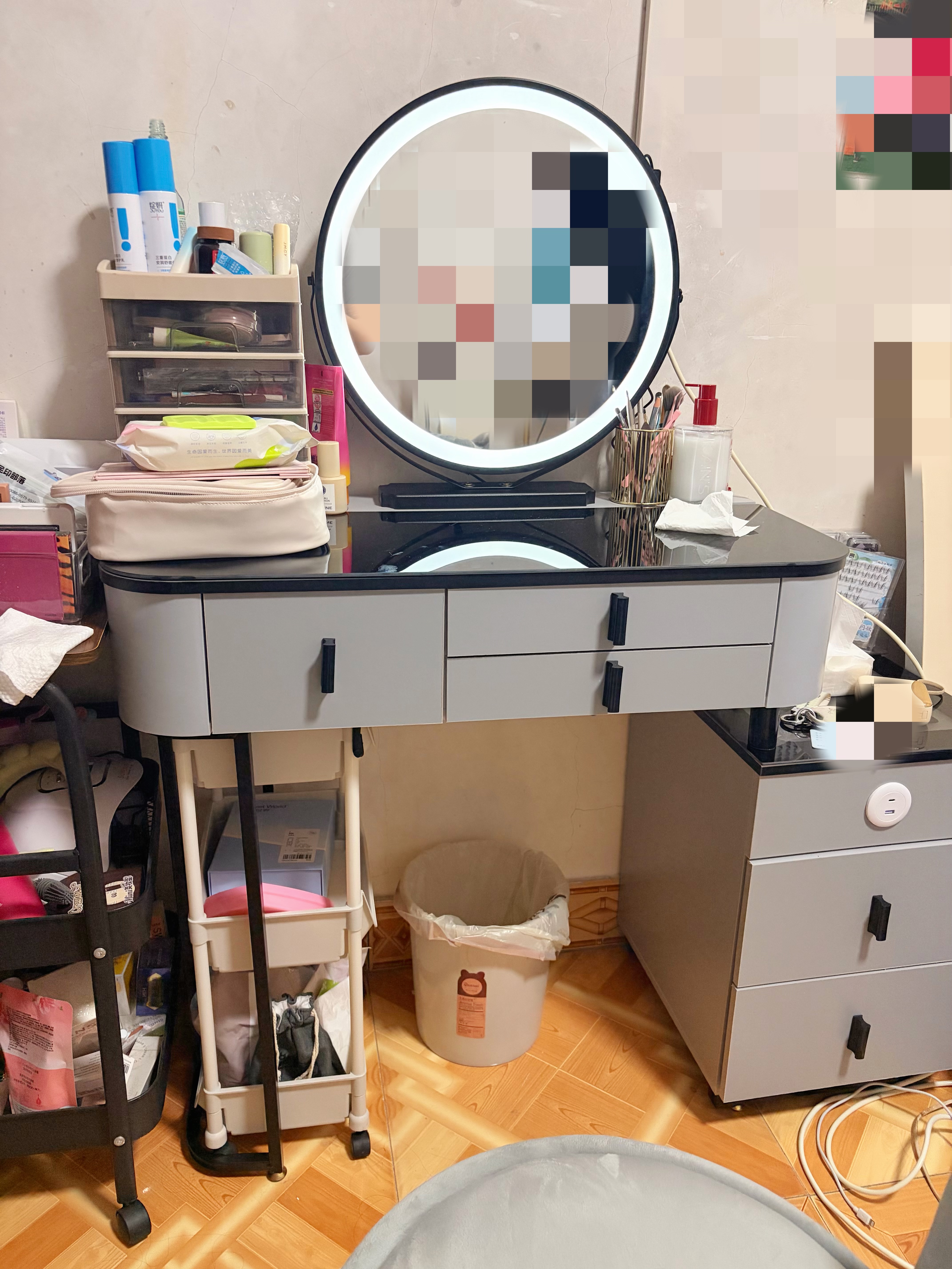 千番町 智能梳妆台卧室现代简约轻奢斗柜化妆台桌多功能无线充电一体柜 灰80桌+多功能柜+智能镜+仙女椅 黑色钢化玻璃 蓝牙音响 无线充电 实拍图