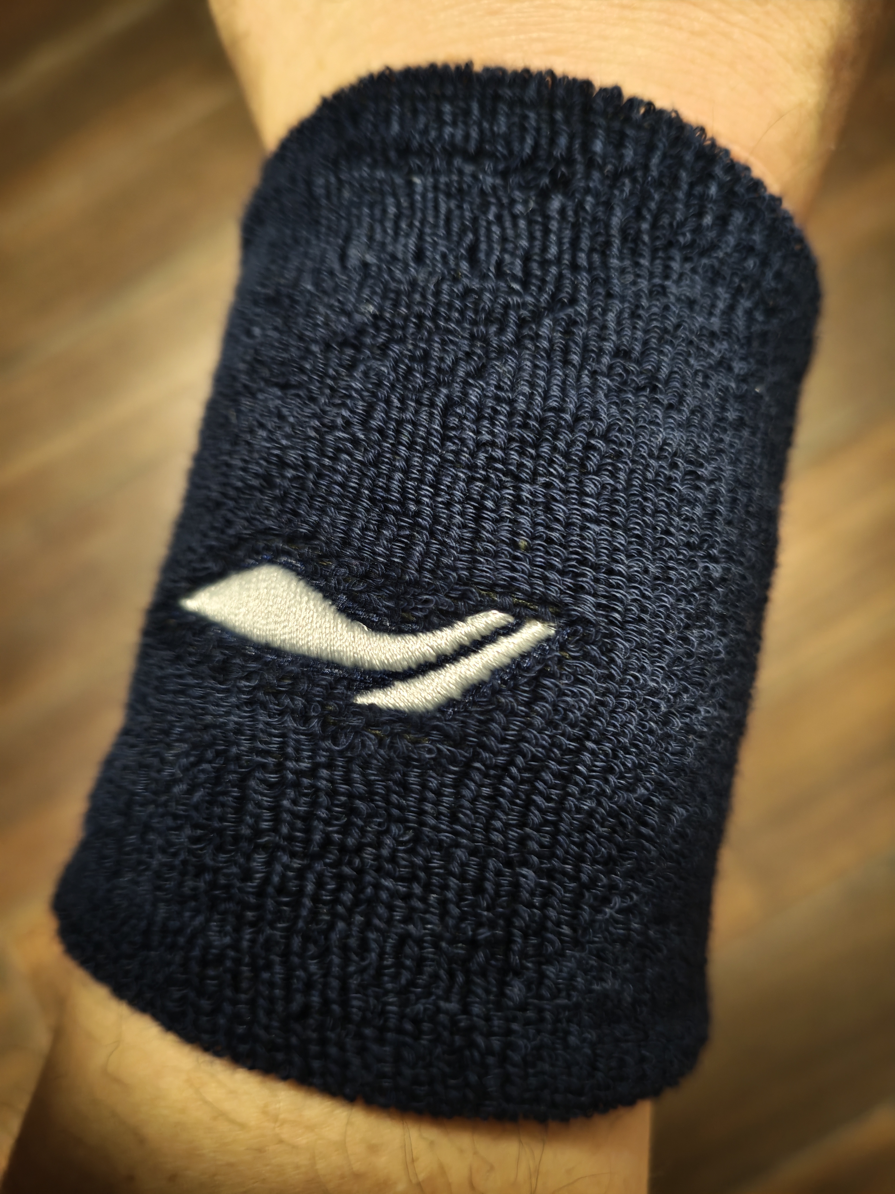 李宁（LI-NING）护腕男女专业运动扭伤防护篮球健身羽毛球擦汗高弹拉伸护手腕套 198藏青色 均码【一只装】 实拍图