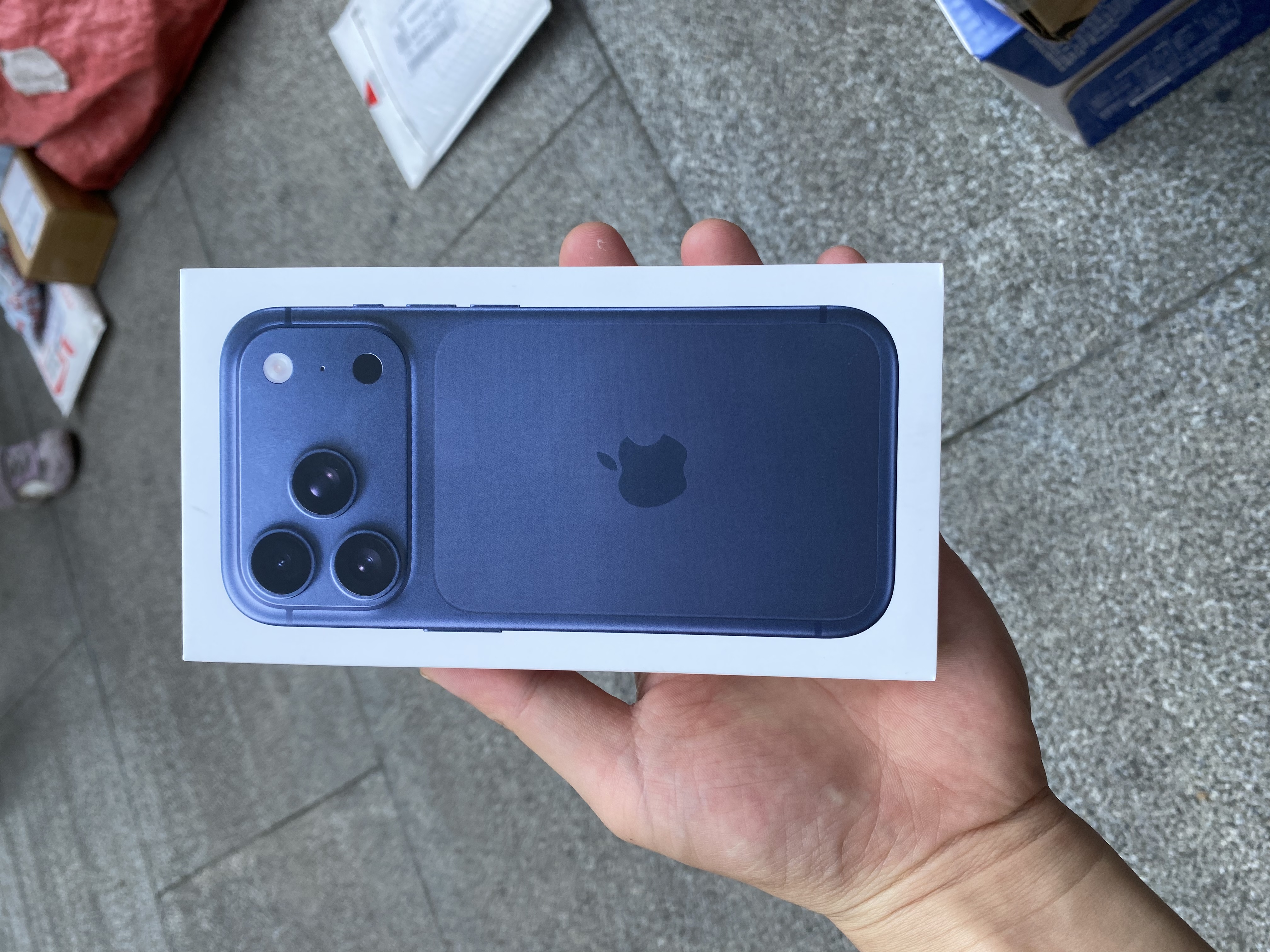 Apple/苹果【需签收激活】iPhone 17 Pro 512GB 深蓝色 支持移动联通电信5G 双卡双待手机 实拍图