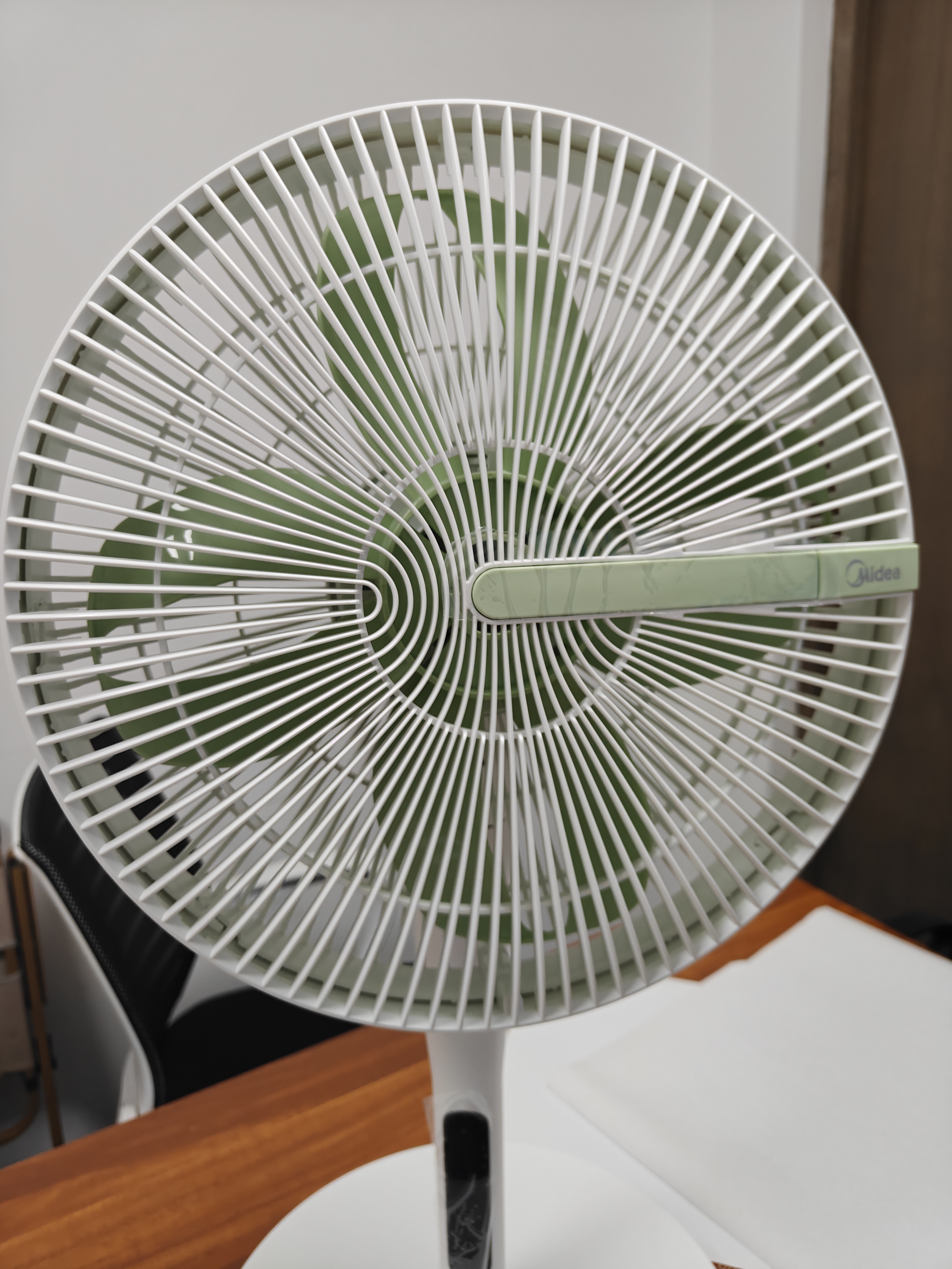 美的（Midea）【幸运草安睡2.0 Ultra】一键闪装/直流变频空气循环扇卧室静音家用语音遥控电风扇一级能效落地扇 实拍图