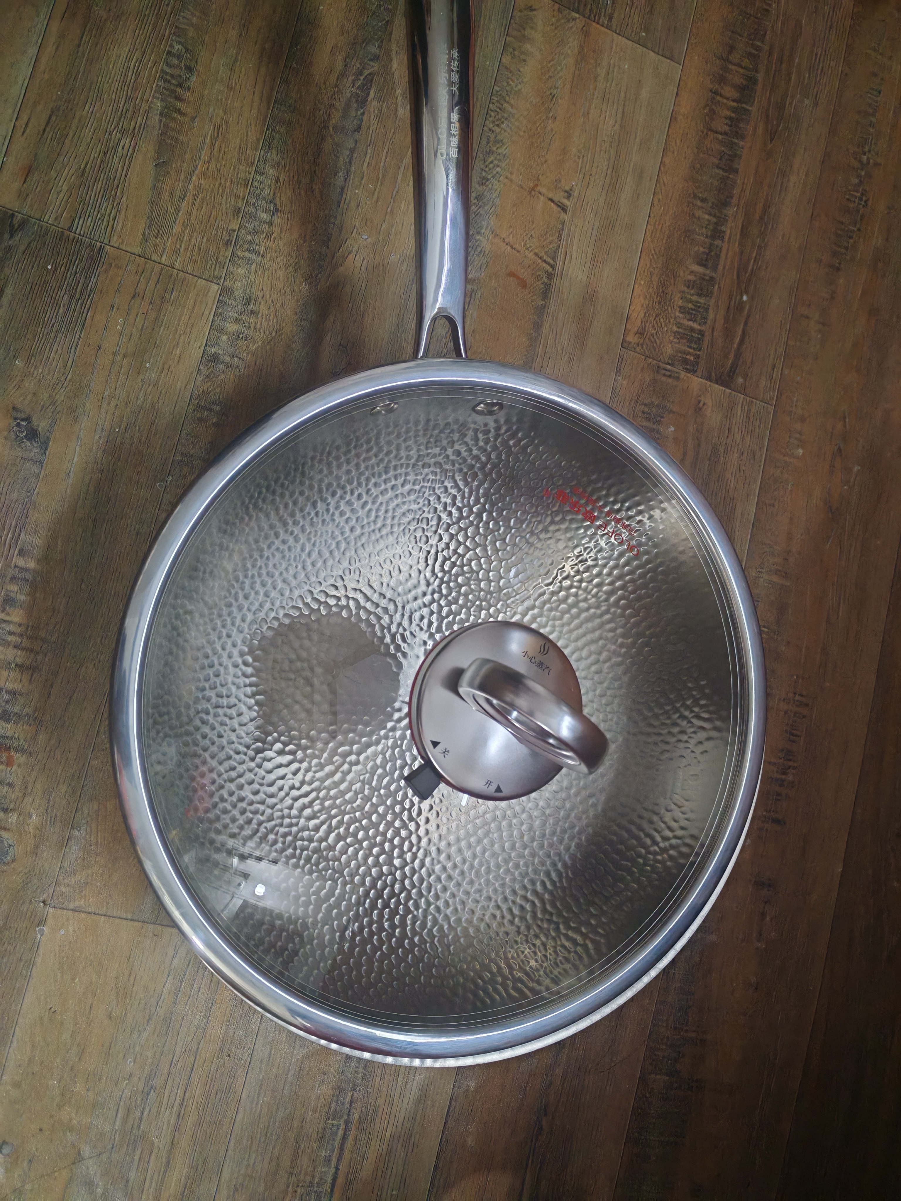 欧乐菲（OLOFE）手工纯钛0涂层速热炒锅七代纯钛老关东锤打镜面无涂层炒菜锅32cm 实拍图