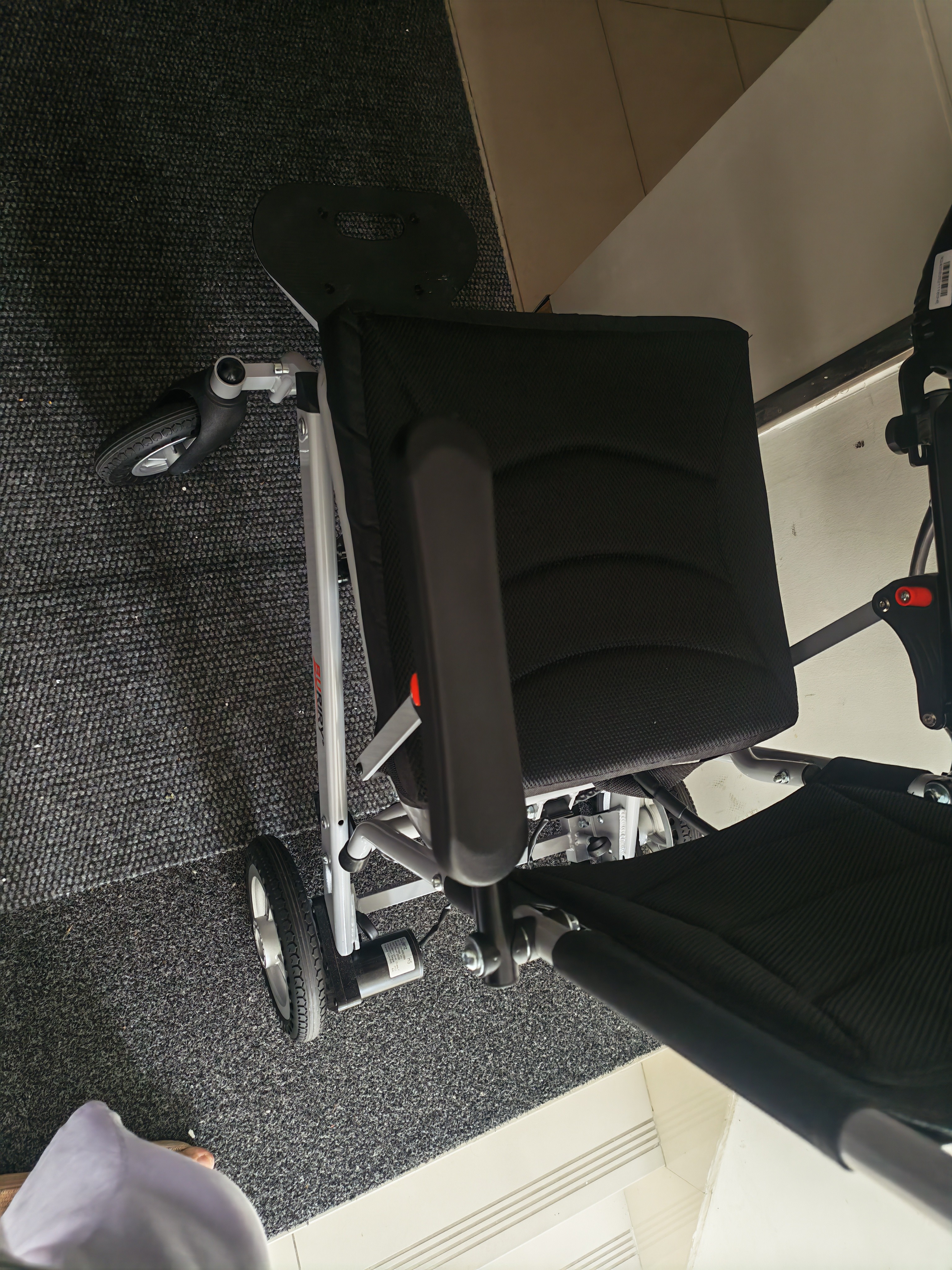 BURIRY电动轮椅老人全自动轻便可折叠旅行上飞机专用智能代步车S500-6 标准款丨续航20里/6AH锂电 实拍图