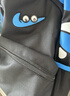 耐克（NIKE）儿童双肩包 玲珑小巧旅行包书包休闲包FZ7259-010 黑蓝 实拍图