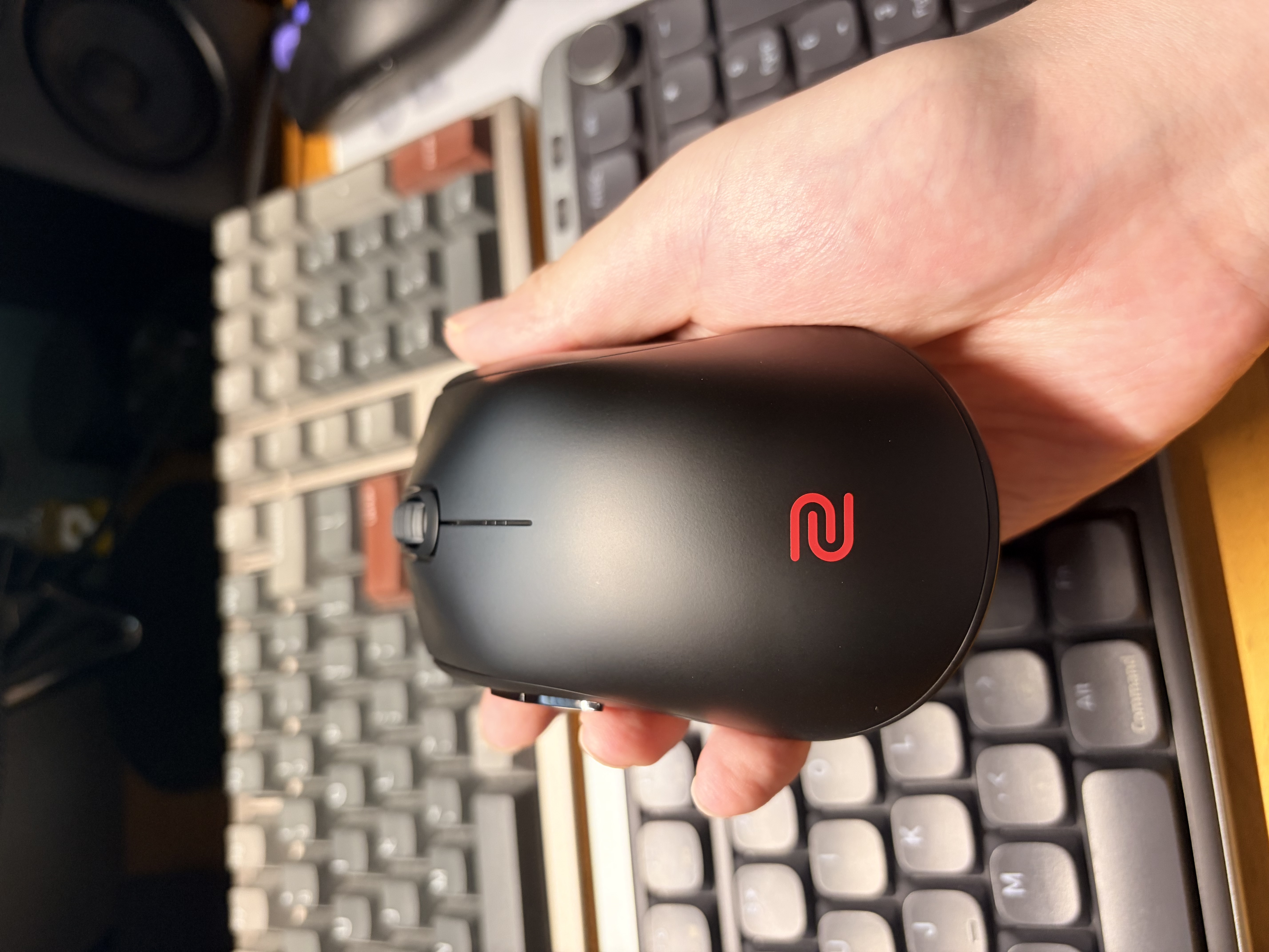 卓威ZOWIE FK2-DW 无线鼠标 游戏鼠标 低背设计 cs2吃鸡无畏契约 电竞鼠标 无驱设计 可充电 实拍图