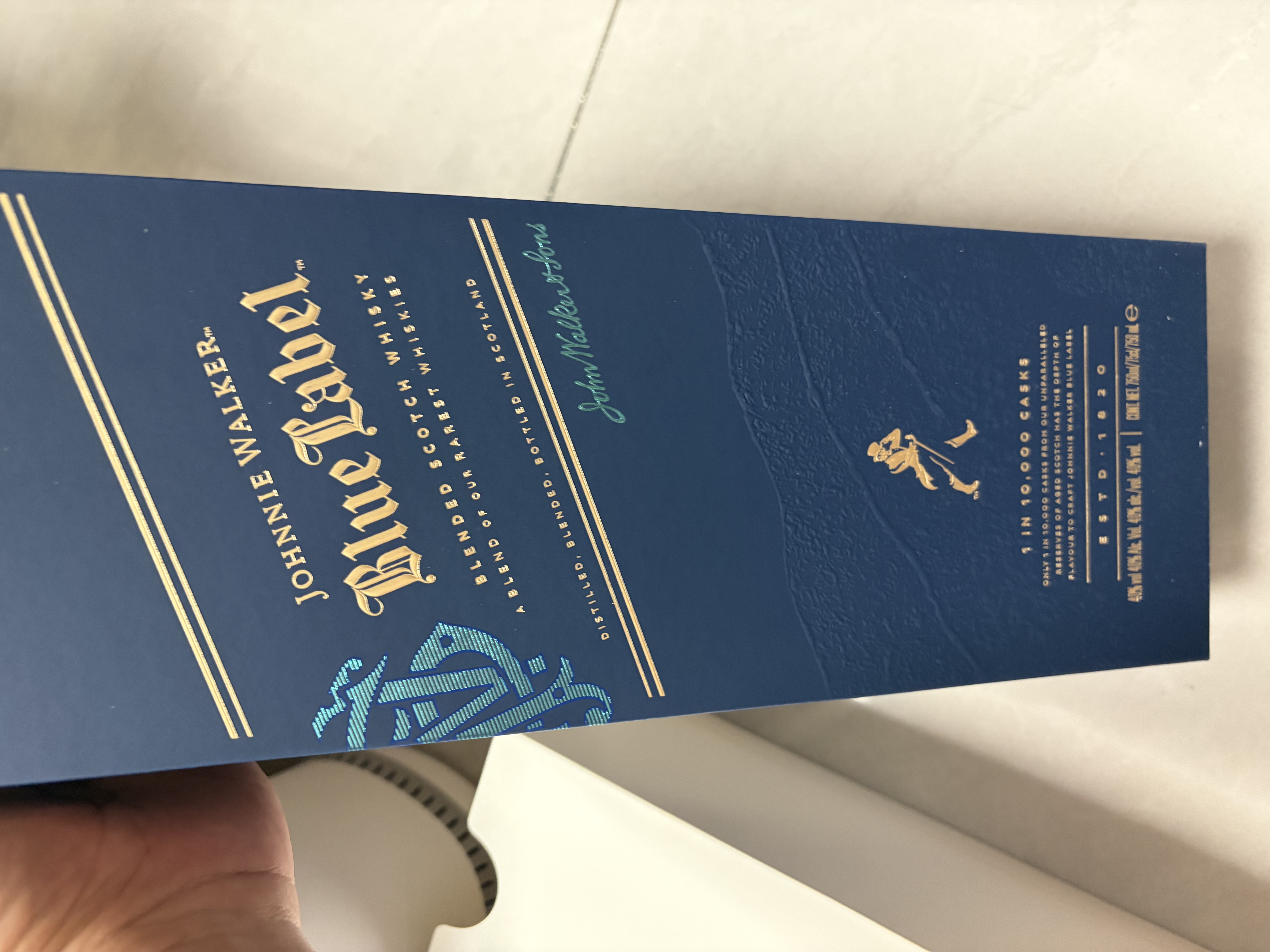 尊尼获加（JOHNNIE WALKER）蓝方 蓝牌 苏格兰 调和型 威士忌 洋酒 750ml 实拍图