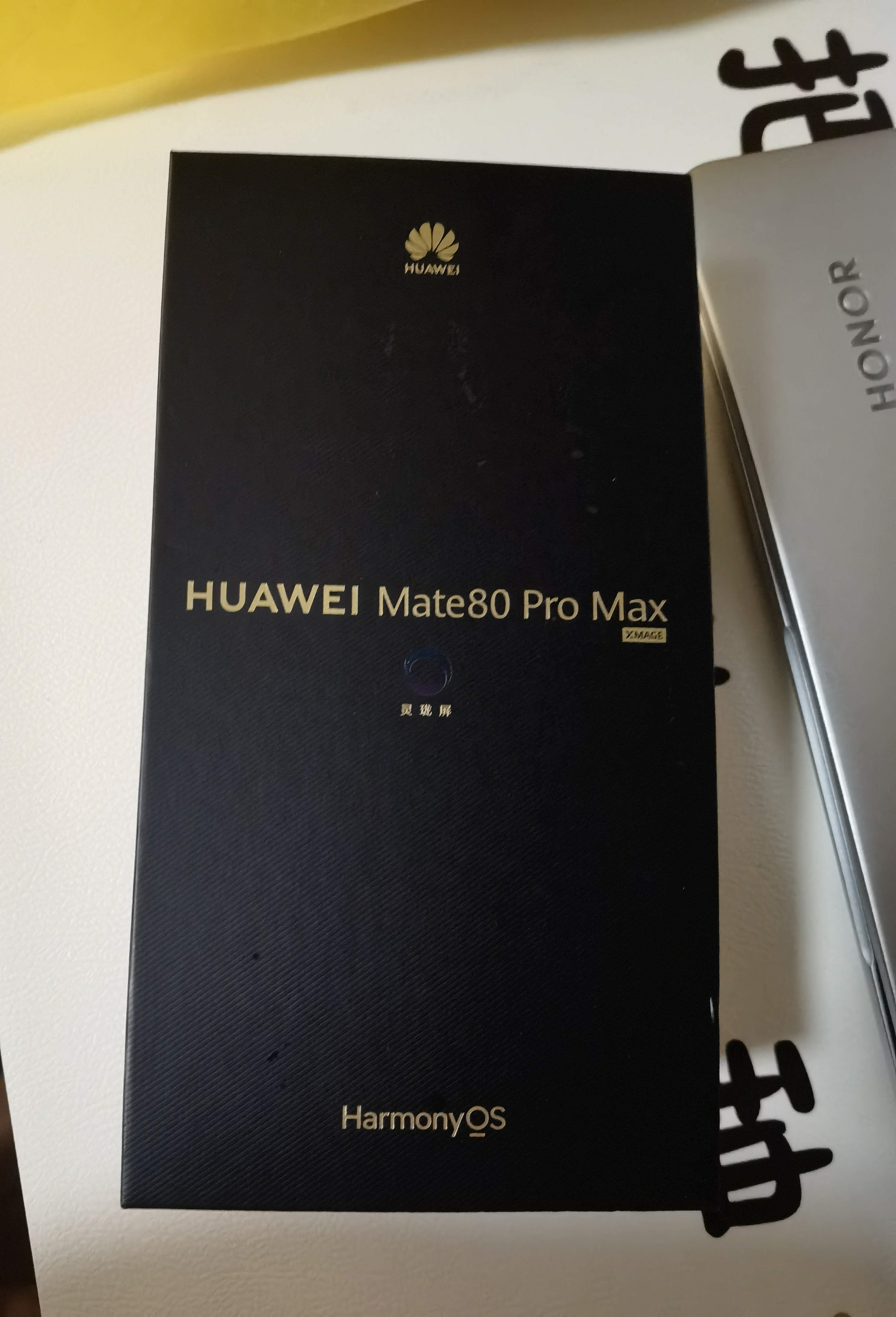 亿色（ESR）适用华为mate80promax钢化膜mate80promax风驰版手机膜80PM高清钢化膜防摔防刮全覆盖抗指纹保护膜 实拍图