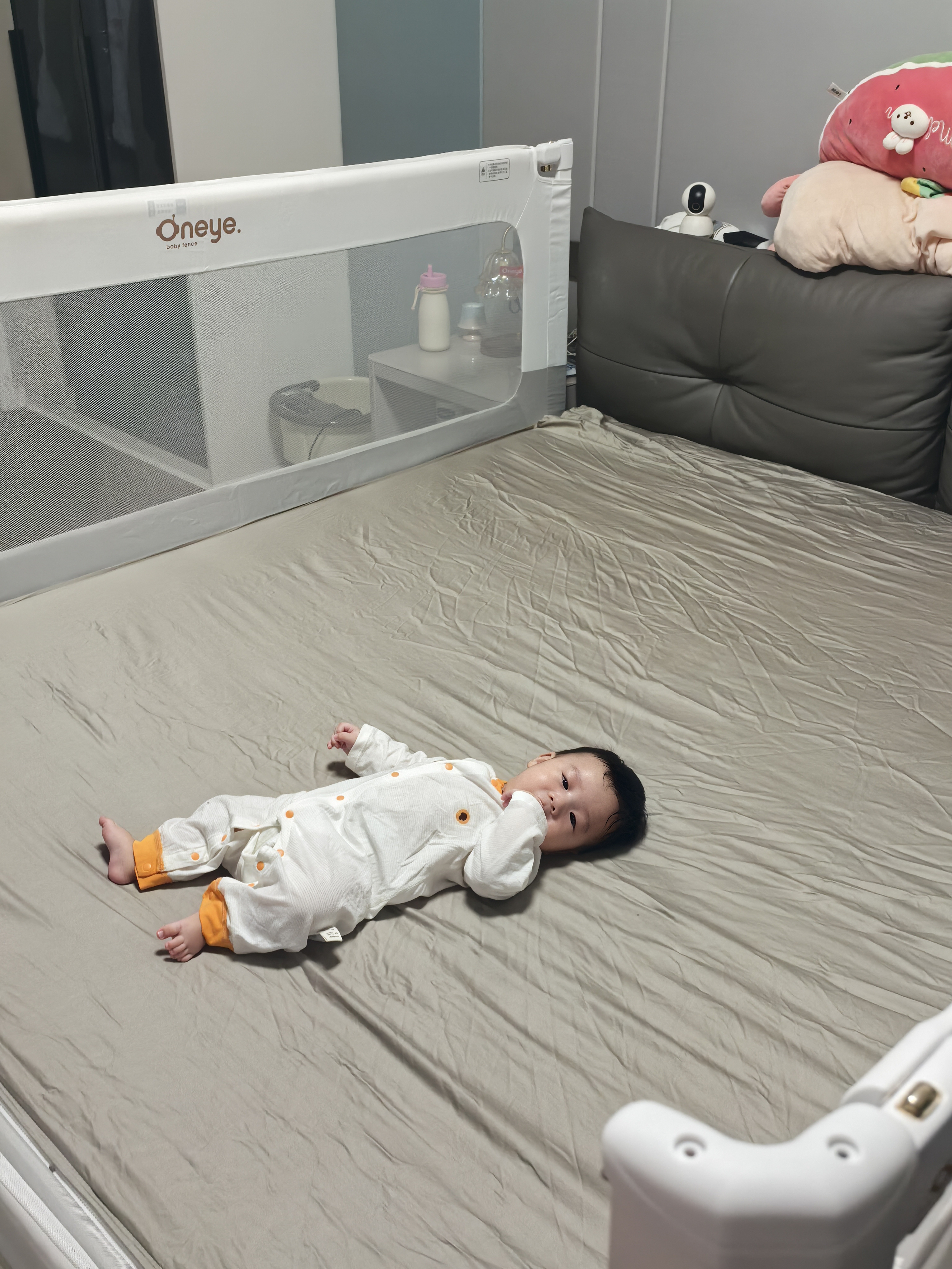丸丫K2婴儿床围栏宝宝防摔床护栏床边档板免打钉三面简灰1.8+2+2+床单 实拍图