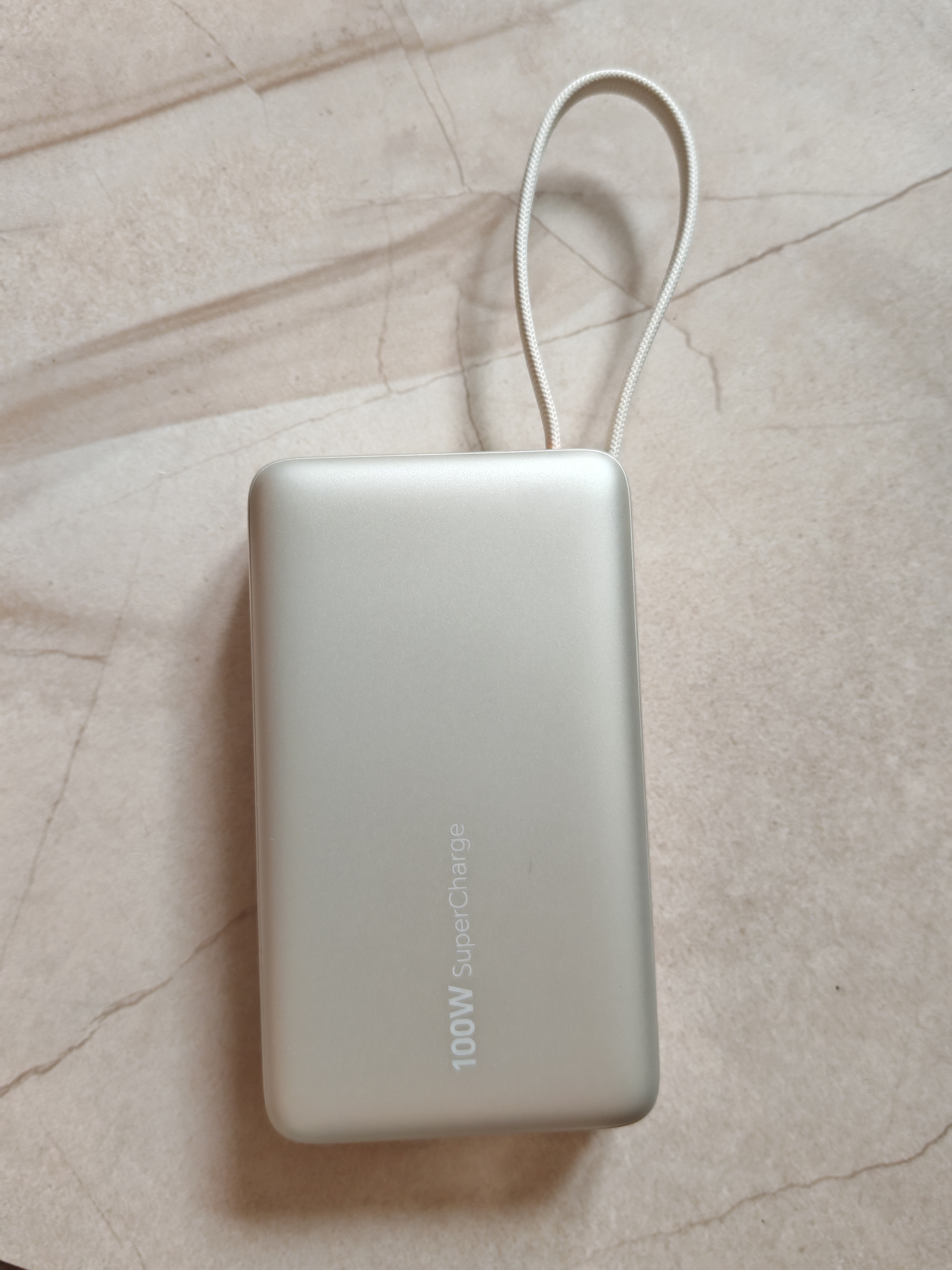 荣耀亲选移动电源100W自带线版20000mAh3C认证上飞机充荣耀华为苹果手机平板电脑快充钛金色户外储能电源 实拍图