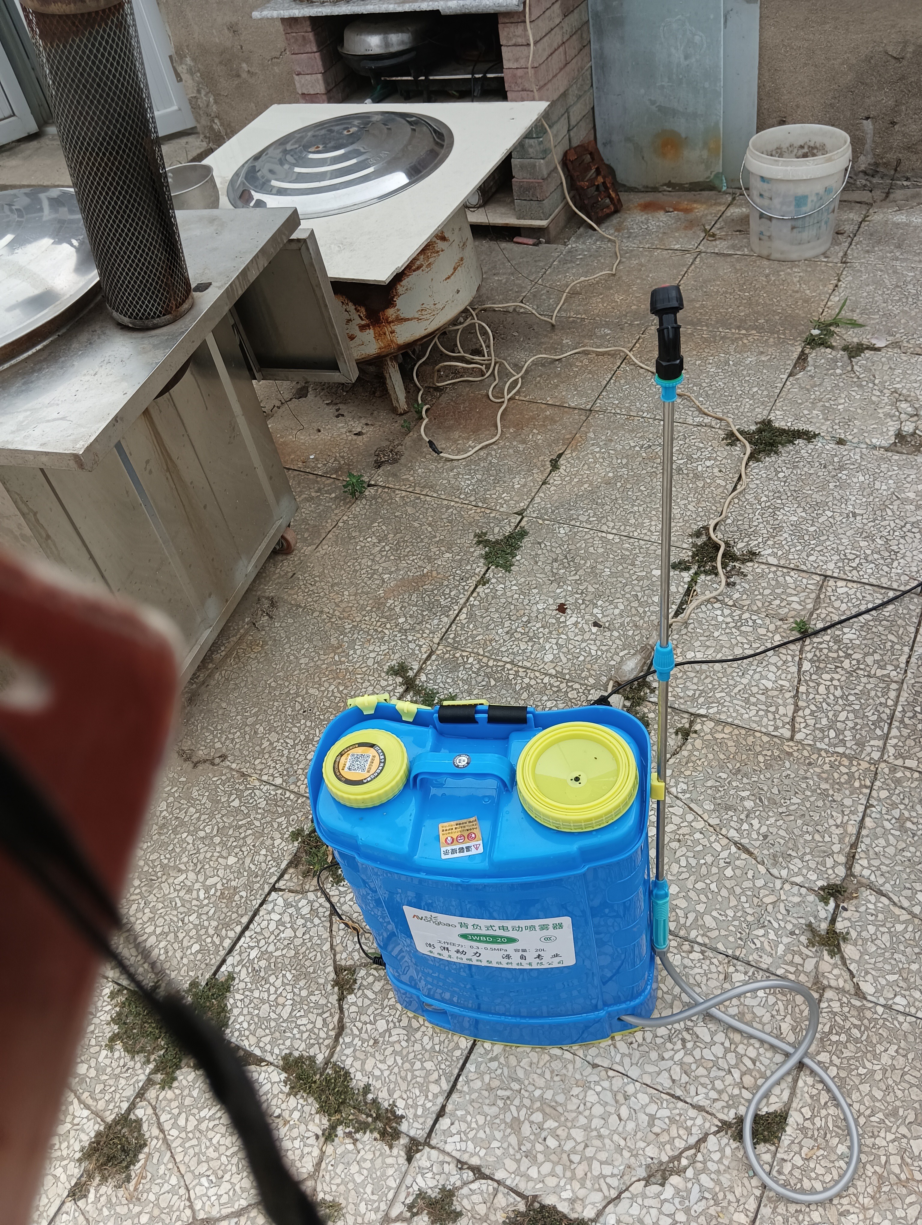 农宝 20L高压电动喷雾器充电打药机喷雾喷水浇花消毒喷雾器 机身调速 实拍图