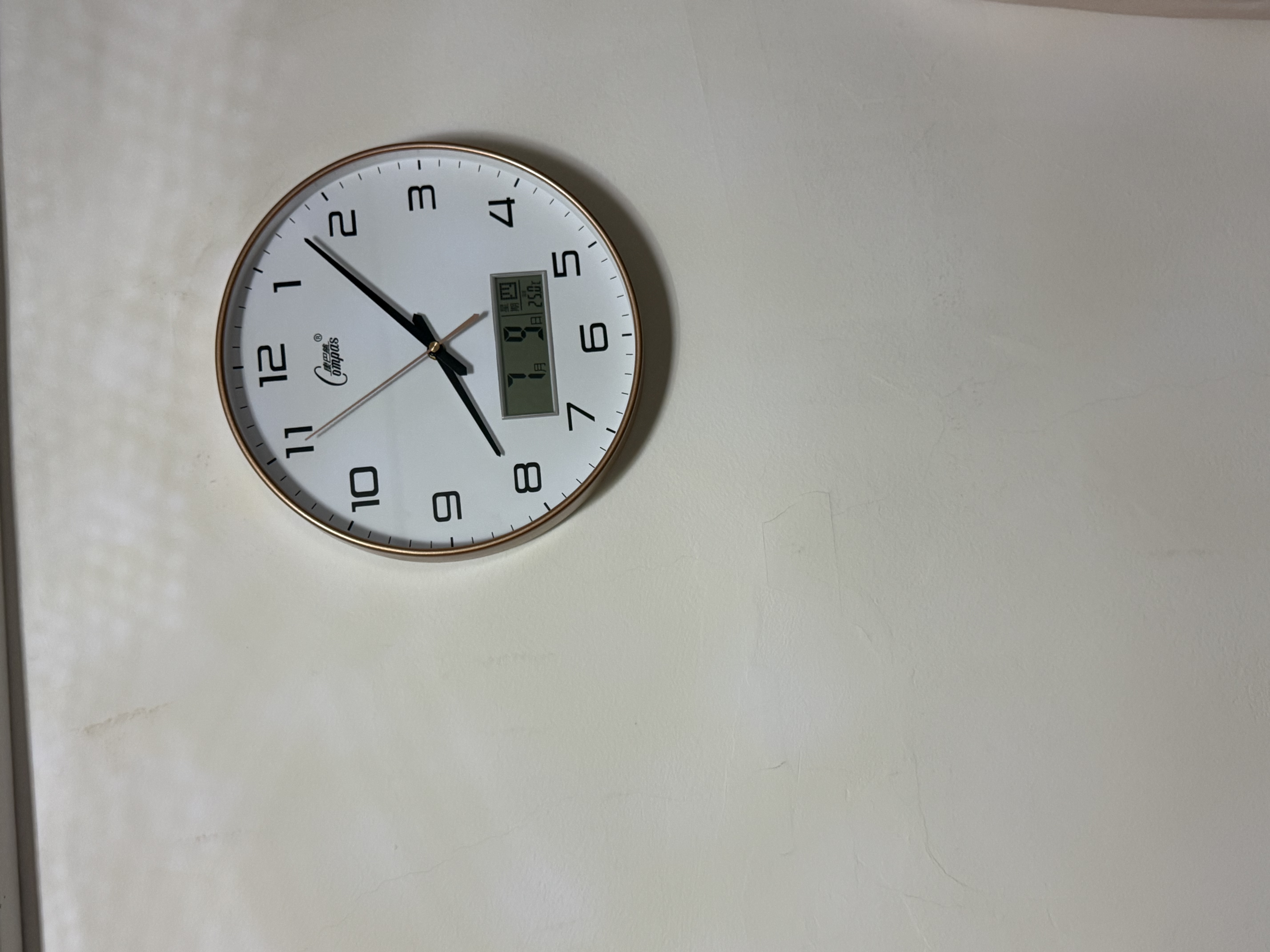 康巴丝（Compas）挂钟客厅家用日历静音走时简约石英钟表挂墙时钟 2888Y 金色 实拍图