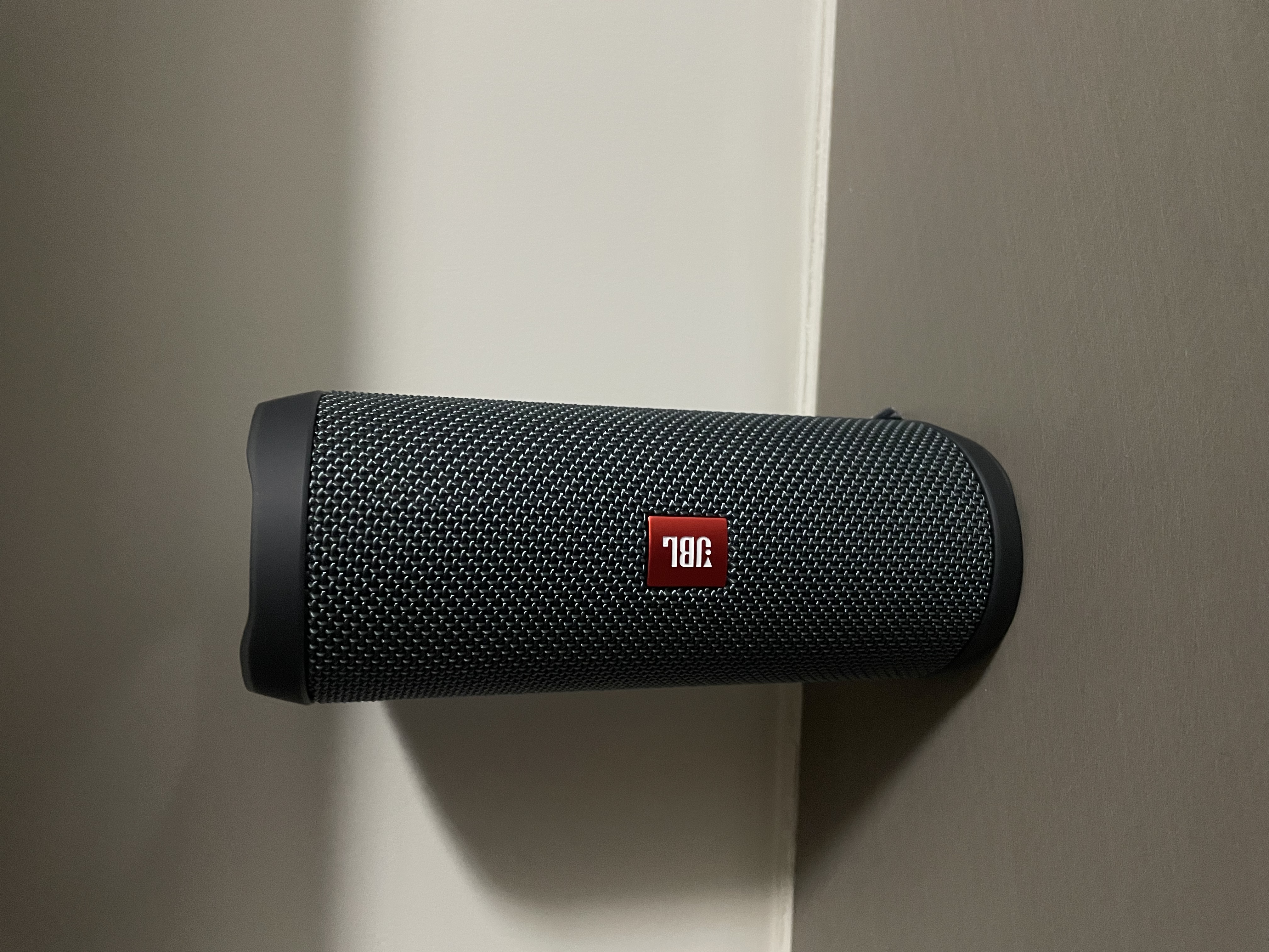 JBL FLIP ESSENTIAL2 旗舰款二代 蓝牙音响【焕新补贴】便携音箱  户外防水 低音炮 登山秋游 炫酷黑 实拍图