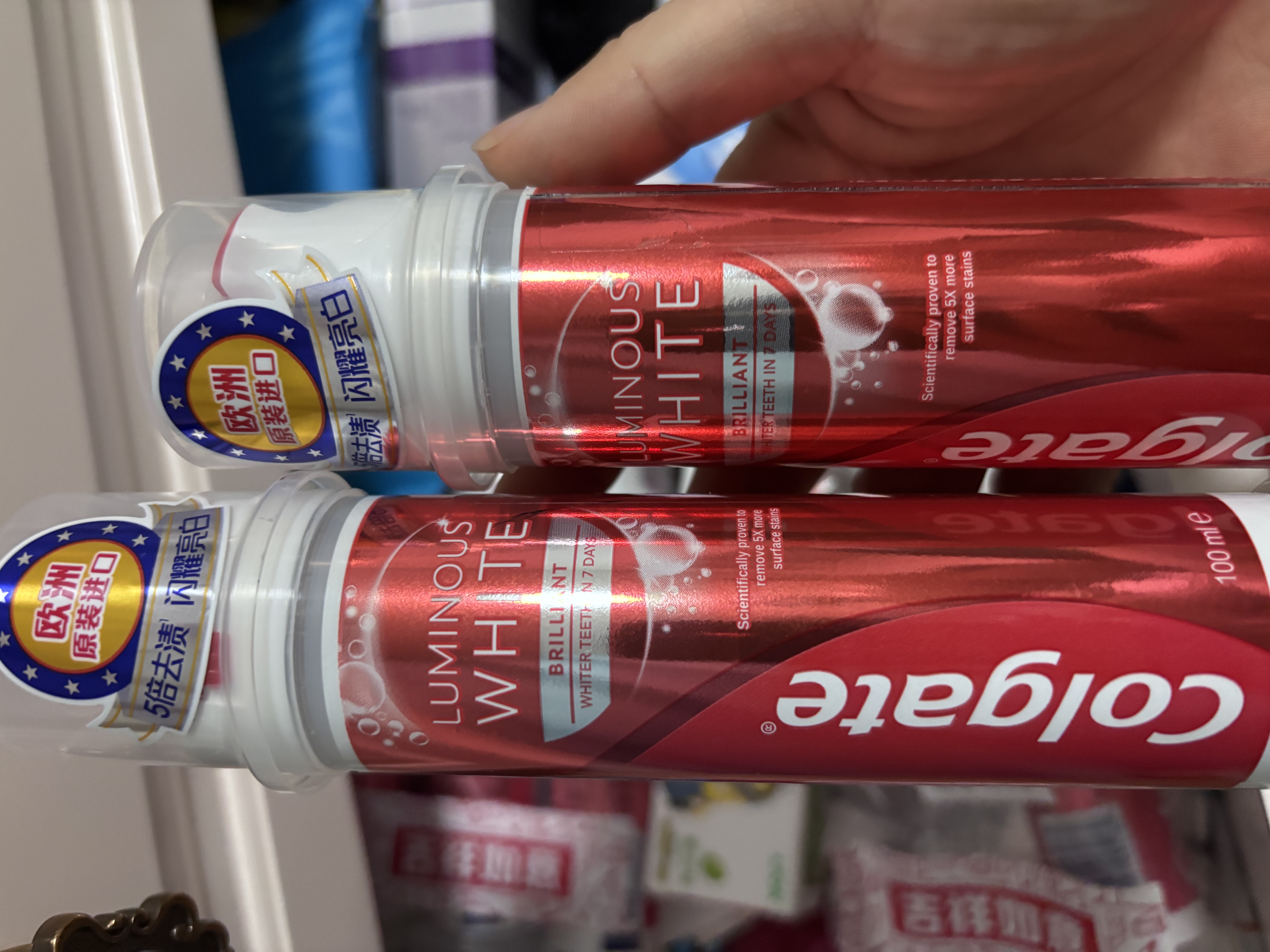 高露洁（Colgate）欧洲进口耀白去渍直立按压泵式美白牙膏100ml*3去黄去渍成人牙膏 实拍图