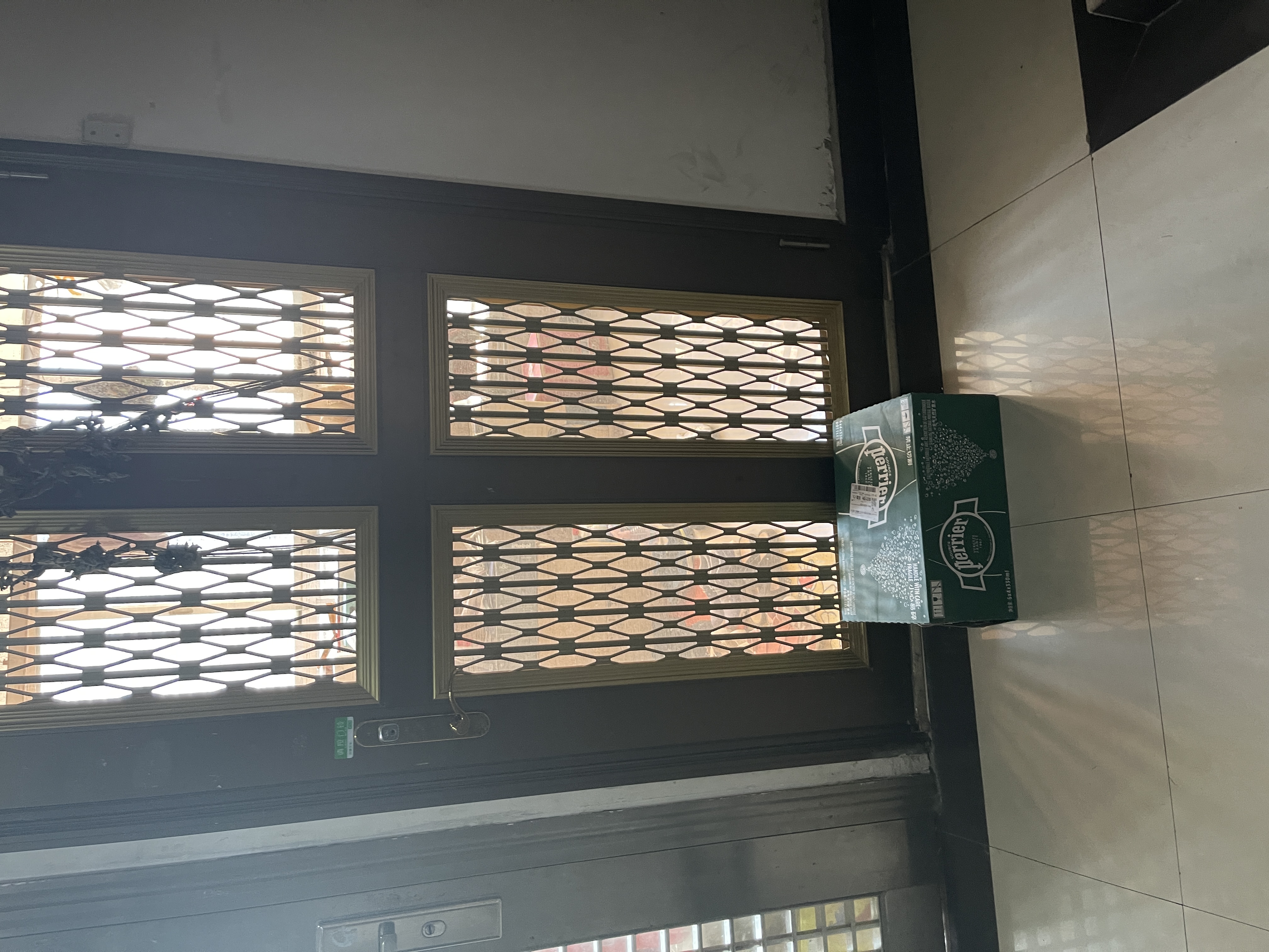 Perrier巴黎水 原装进口气泡水 0糖0卡原味天然矿泉水330ml*24瓶 实拍图