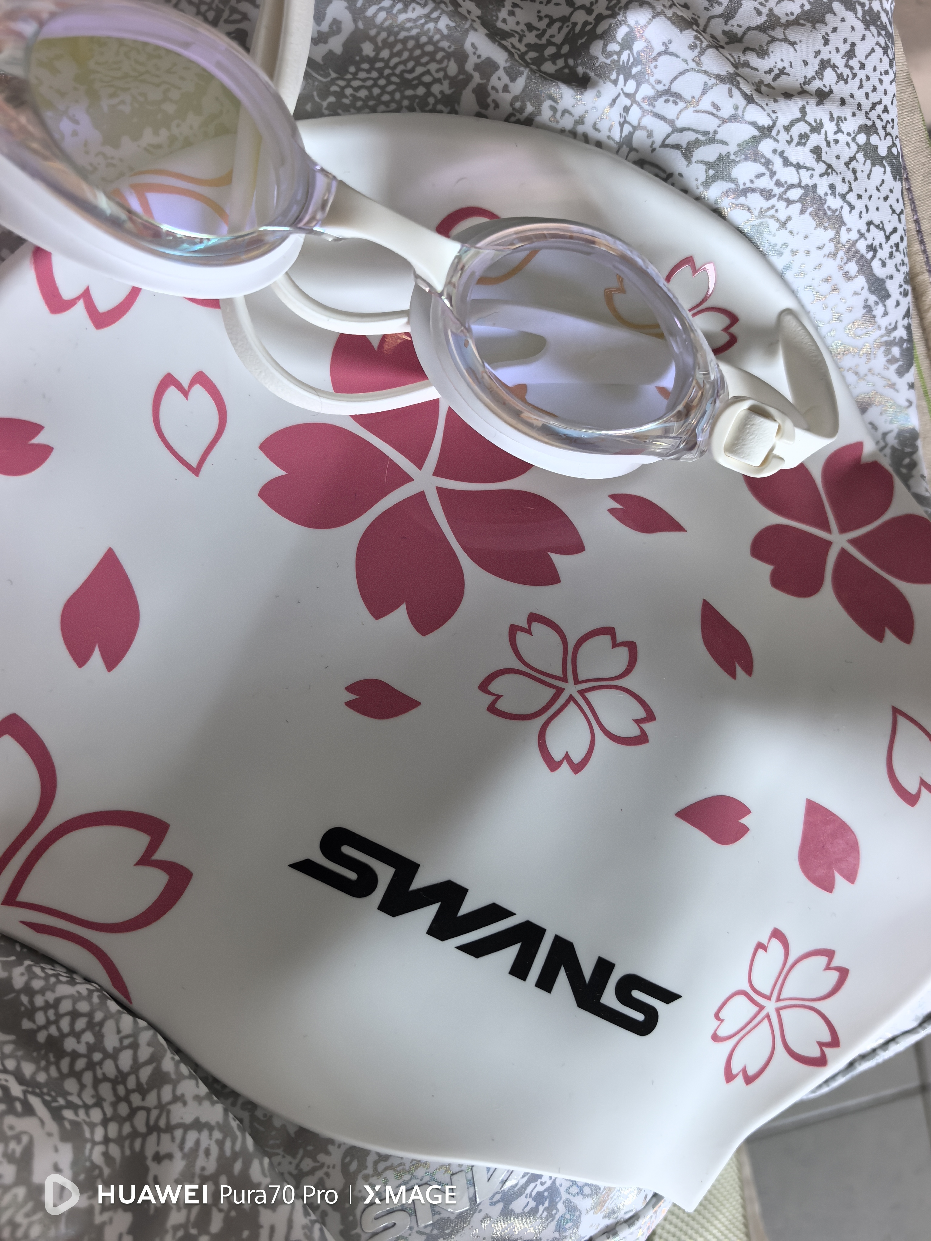 SWANS泳镜日本进口防水防雾高清镀膜平光游泳眼镜女泳帽男专业二件套白 实拍图