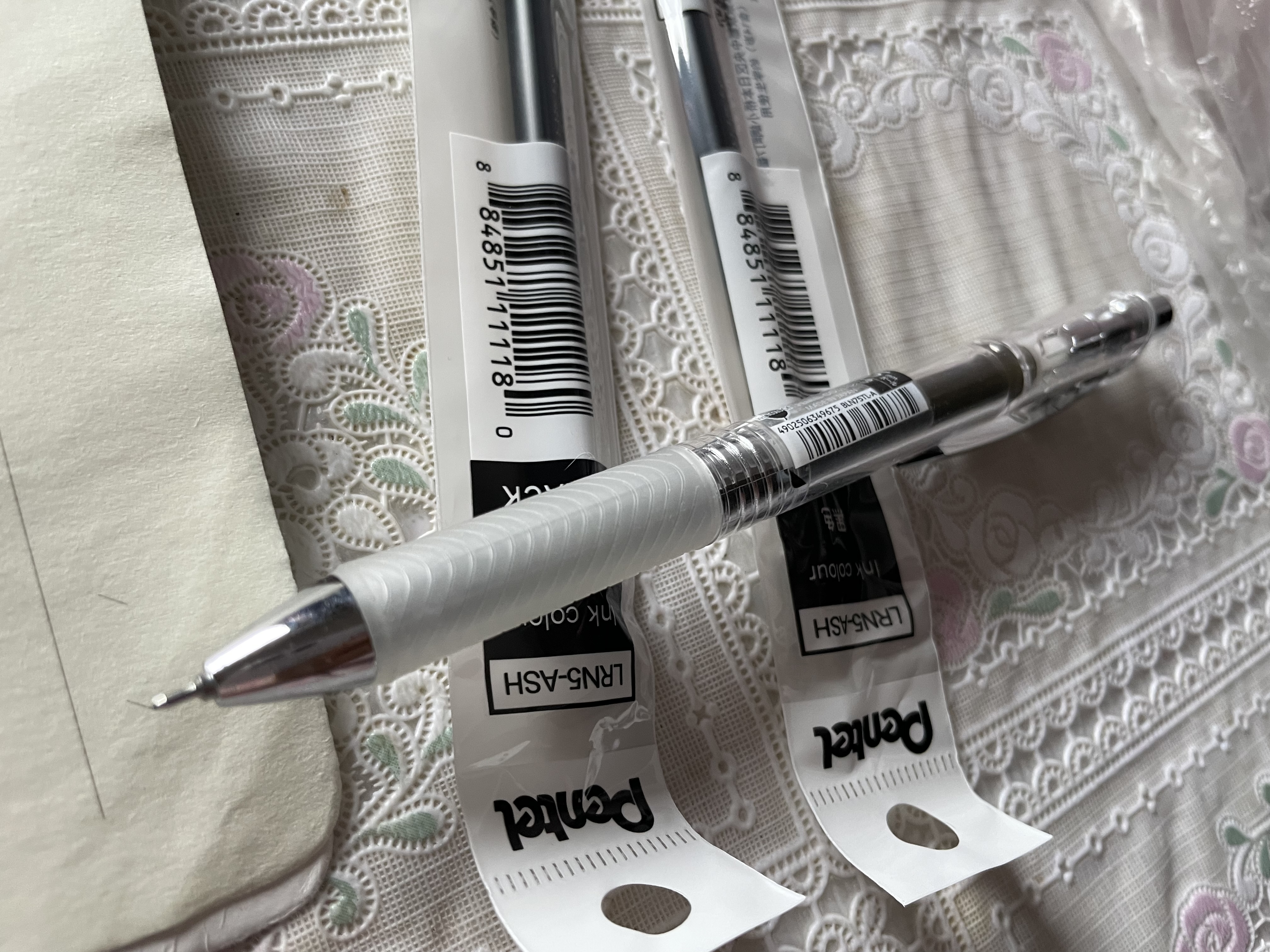 派通（Pentel ）【热门商品】 BLN75TL按动中性笔高颜值0.5mm针管签字笔商务学生速干水笔水性笔文具 黑色组合套装 实拍图