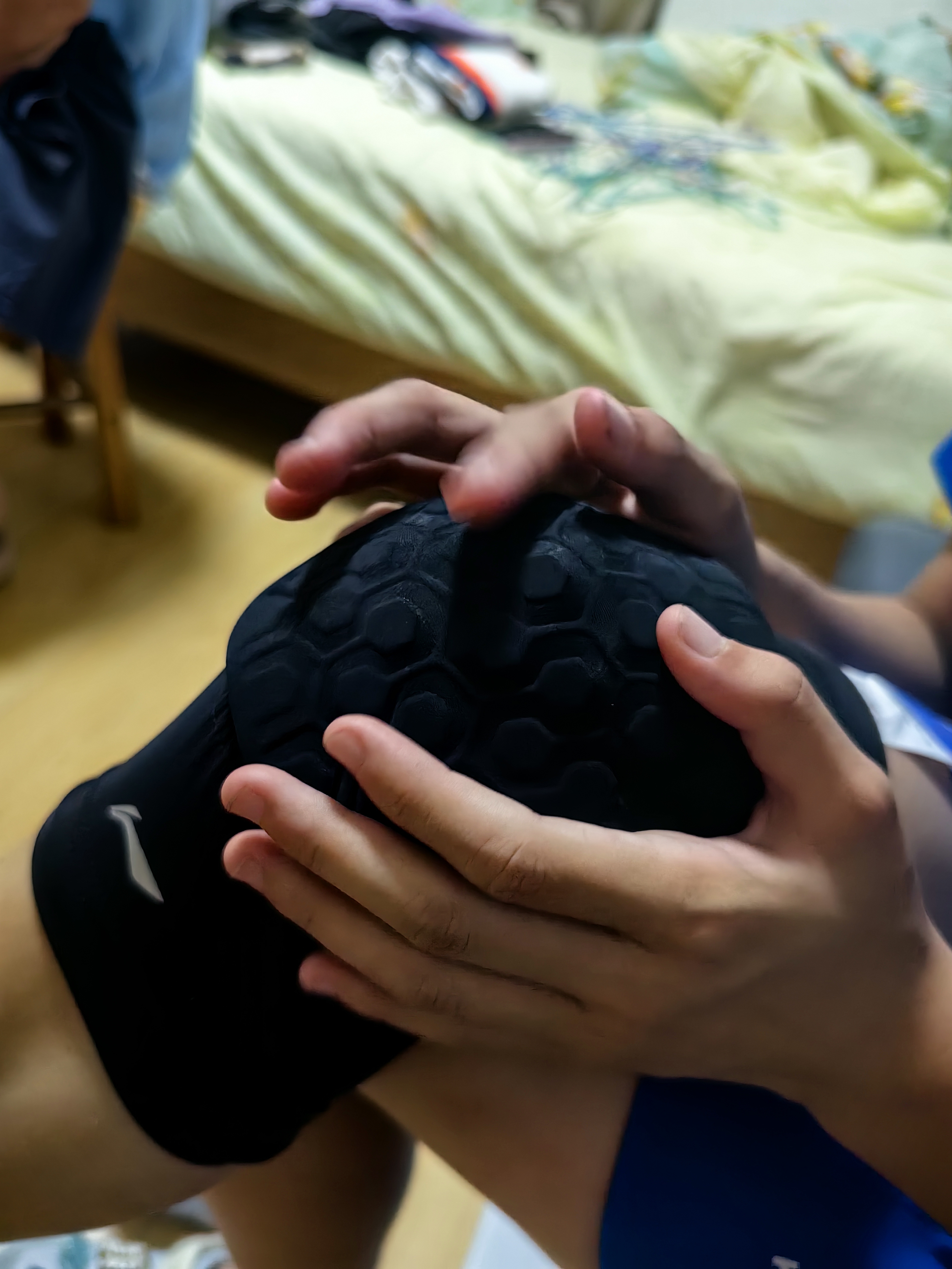 李宁（LI-NING）儿童护膝运动专业防护篮球蜂窝防撞专业膝盖护具髌骨跑步防摔护腿 实拍图
