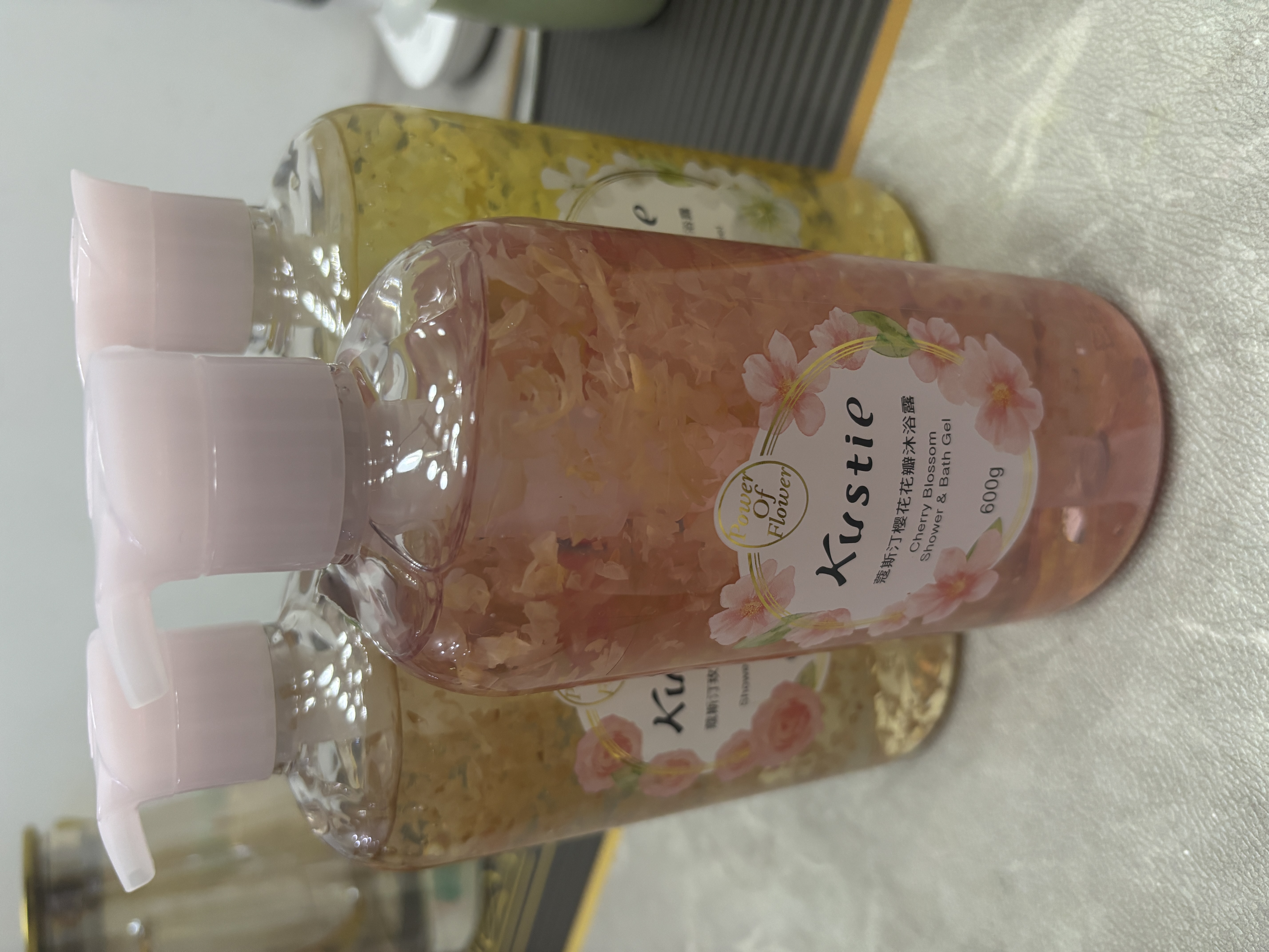 蔻斯汀沐浴露持久留香香氛沐浴液樱花玫瑰茉莉600g*3套装 实拍图