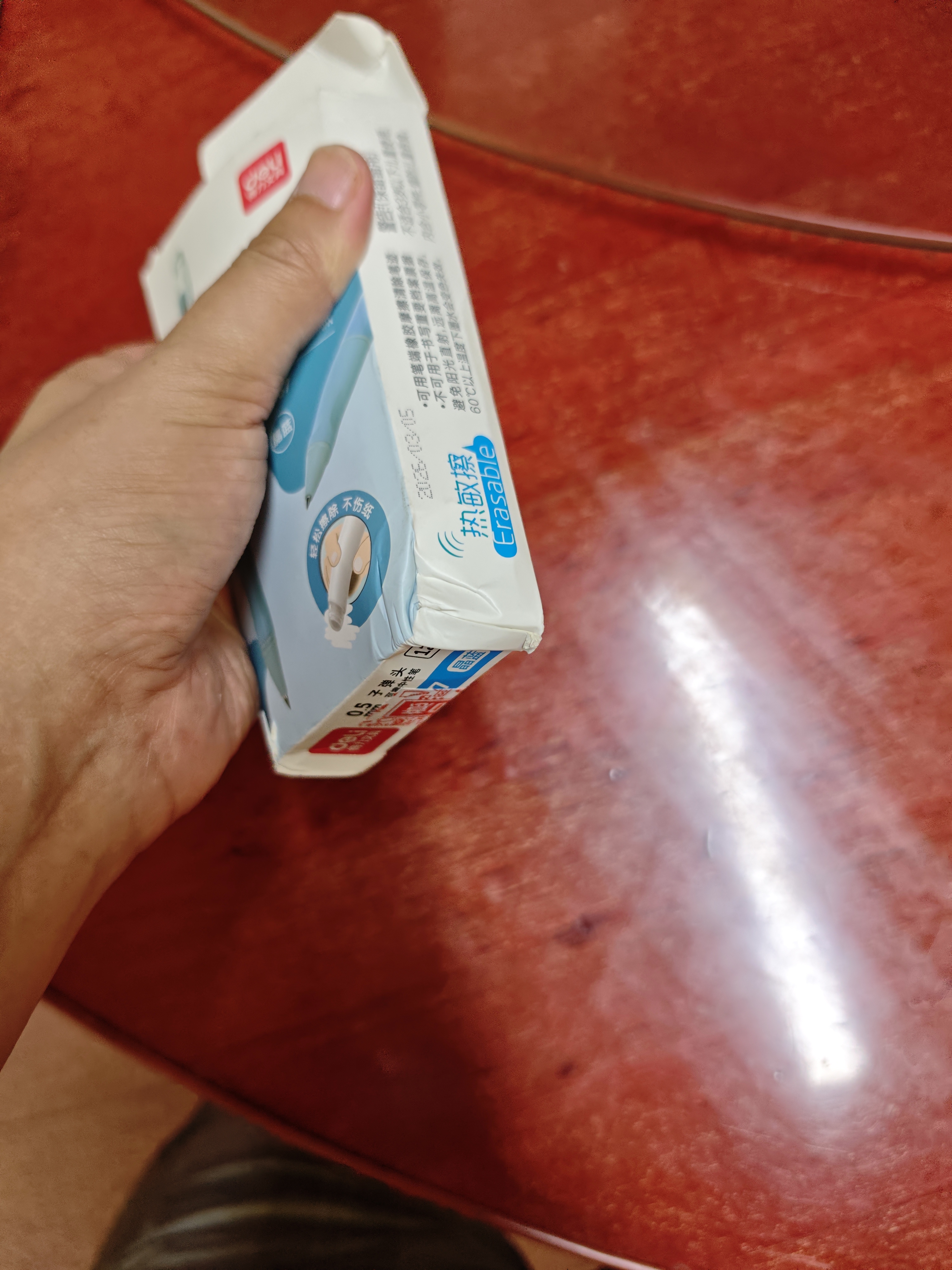 得力（deli）【热门商品】矫姿按动可擦中性笔0.5mm子弹头(可擦晶蓝)12支/盒A667 实拍图