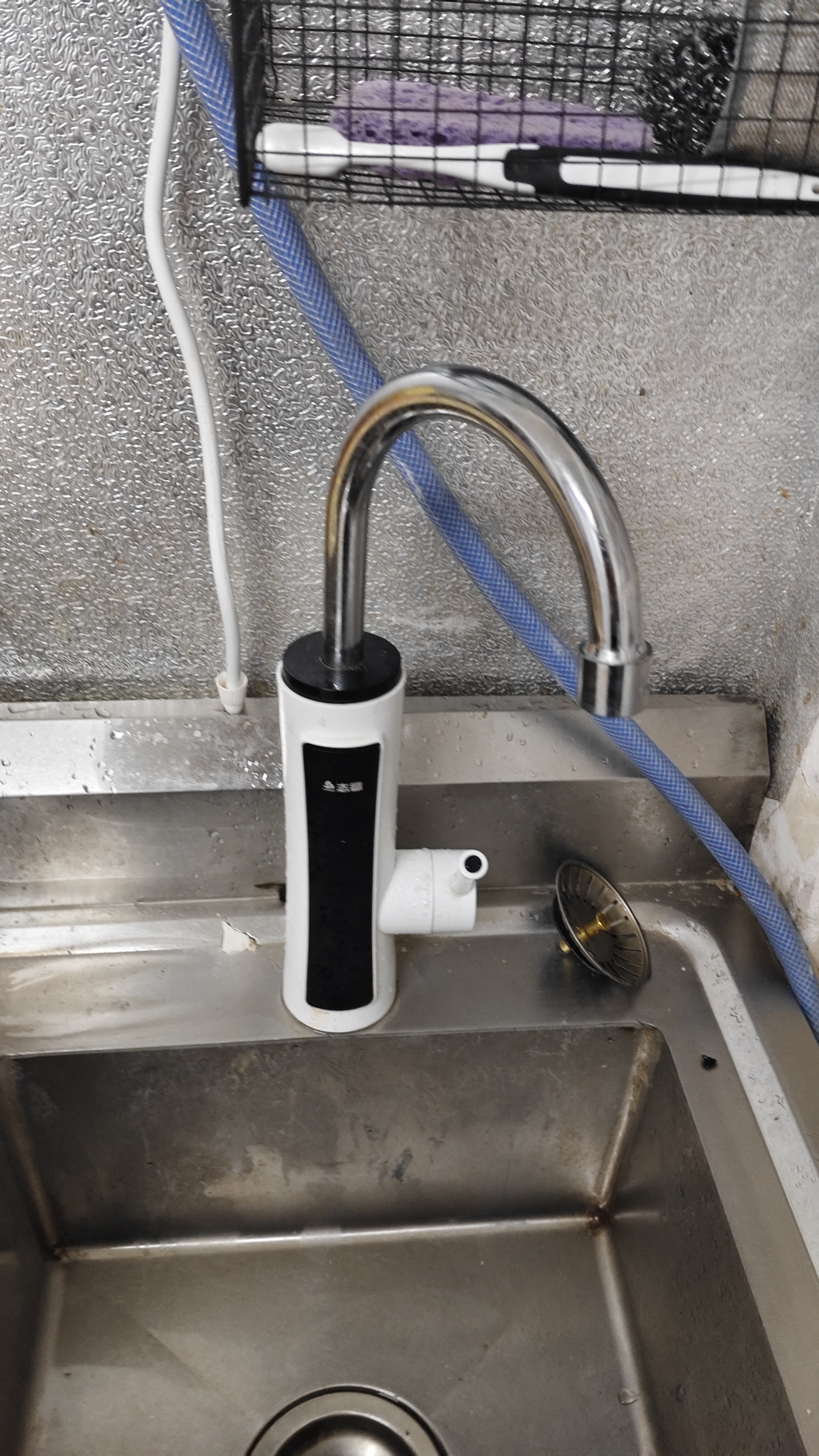 志高（CHIGO）电热水龙头快热小厨宝加热器即热式电热水器速热水龙头厨卫两用下进水ZG-ZS824-2赠延长线漏保 实拍图