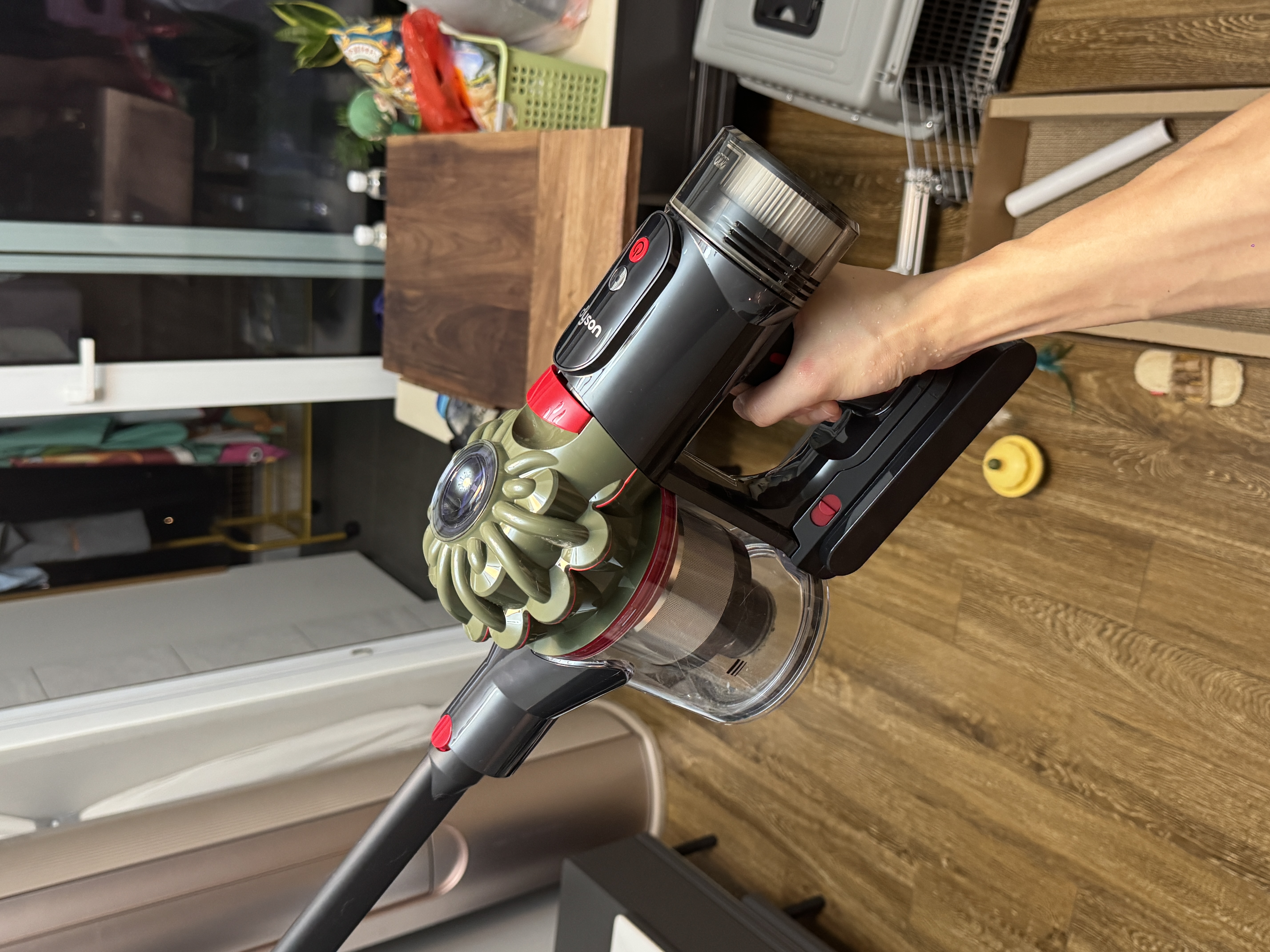 戴森（DYSON） V8 Cyclone 无绳吸尘器 手持无线吸尘器 除螨 宠物 家庭适用 实拍图