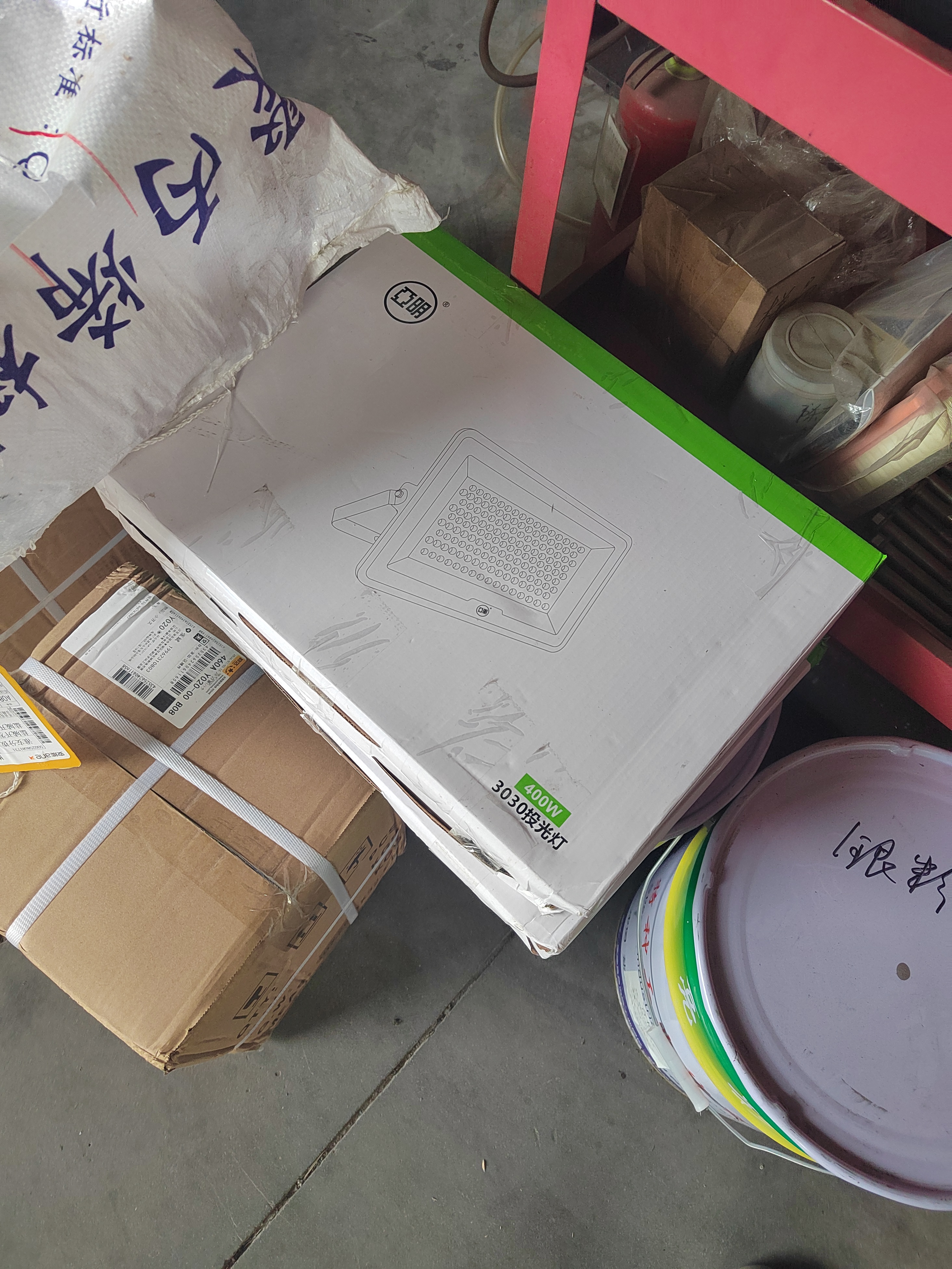 亚明 LED投光灯磨砂玻璃防眩目球场灯仓库户外照明车间射灯 IP65防水超亮400w 实拍图
