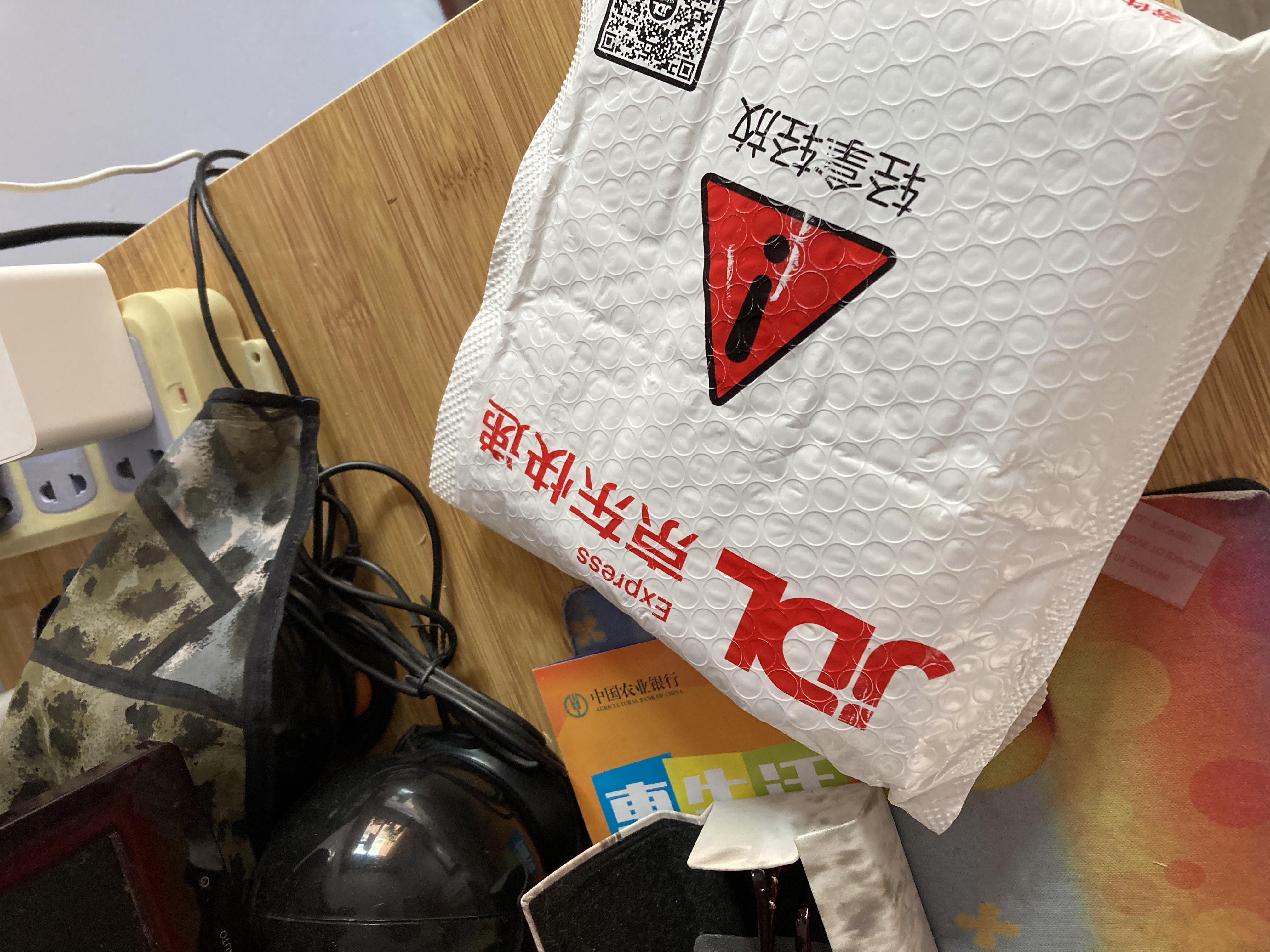 小米（MI）【3C认证】充电宝移动电源10000 自带线双向快充口袋版灰蓝色可上飞机/火车户外储能电源 实拍图