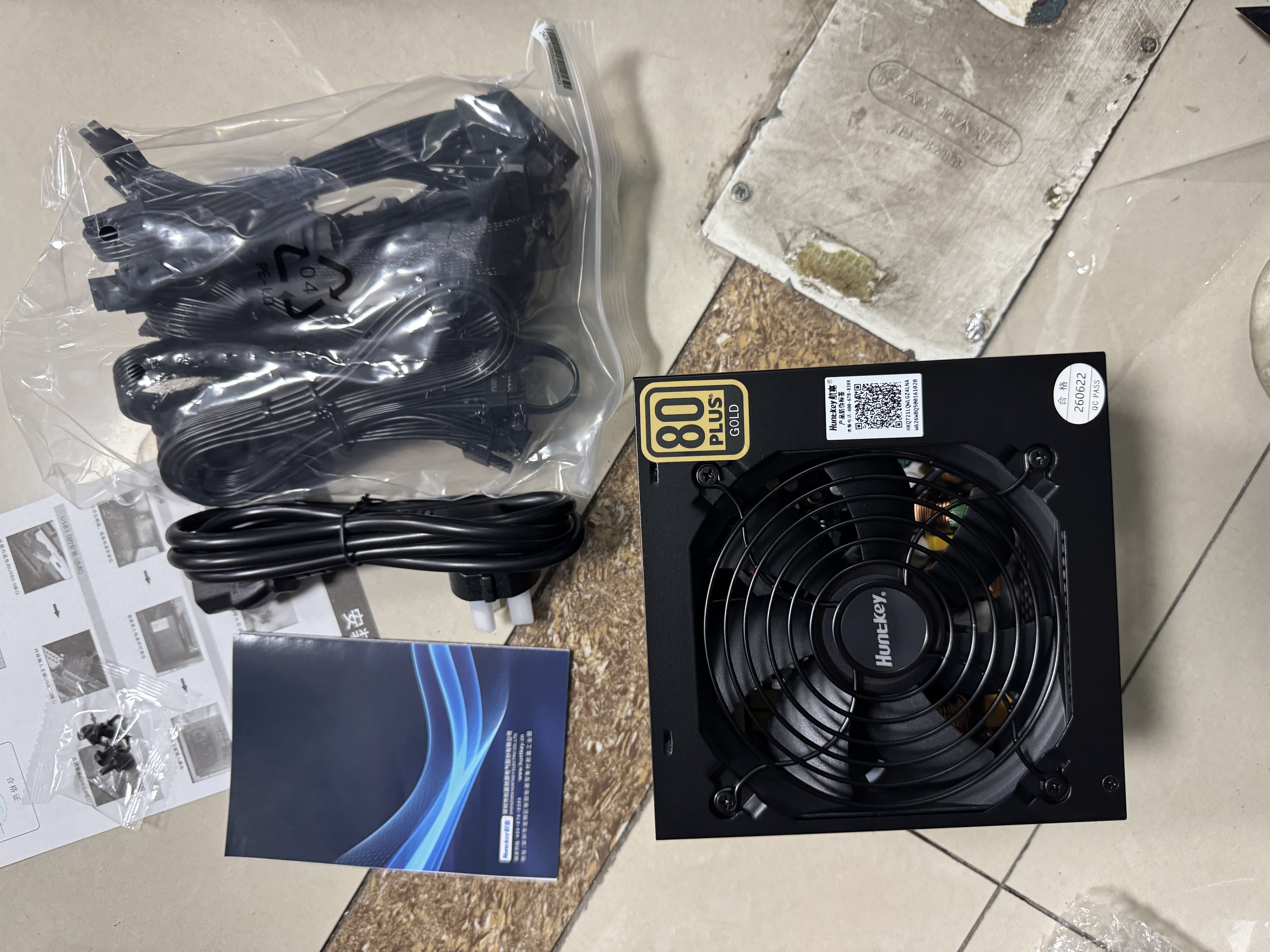 航嘉（Huntkey）WD750K全模组 金牌750W电脑电源（80PLUS金牌/单路60A/全电压/LLC+SR+DC-DC/智能温控） 实拍图