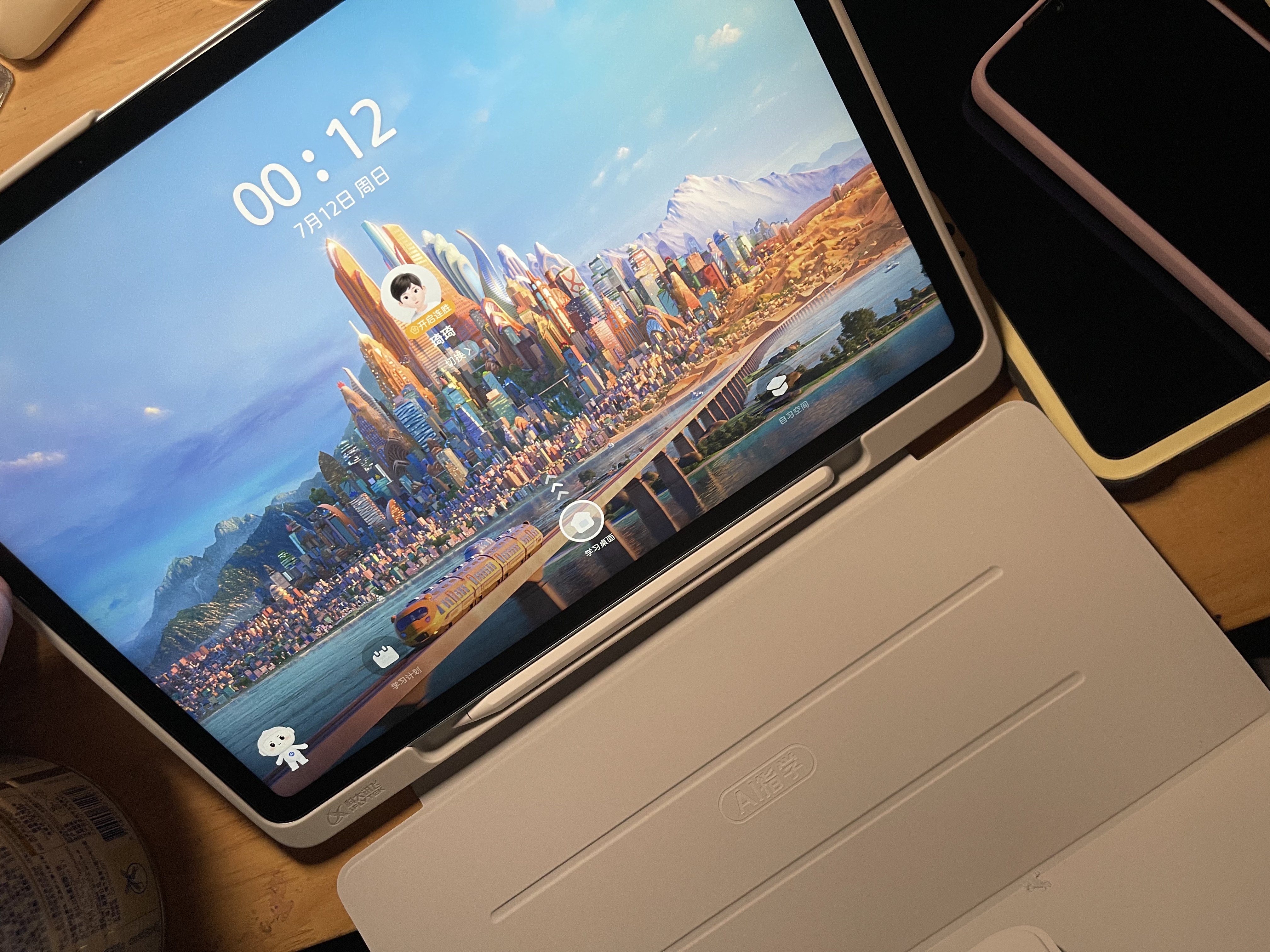 科大讯飞旗舰AI学习机T90 Lite 13.2英寸纳米类纸超清护眼屏 1对1精准学 超拟人AI老师 BBC原版动画 8+256G 实拍图