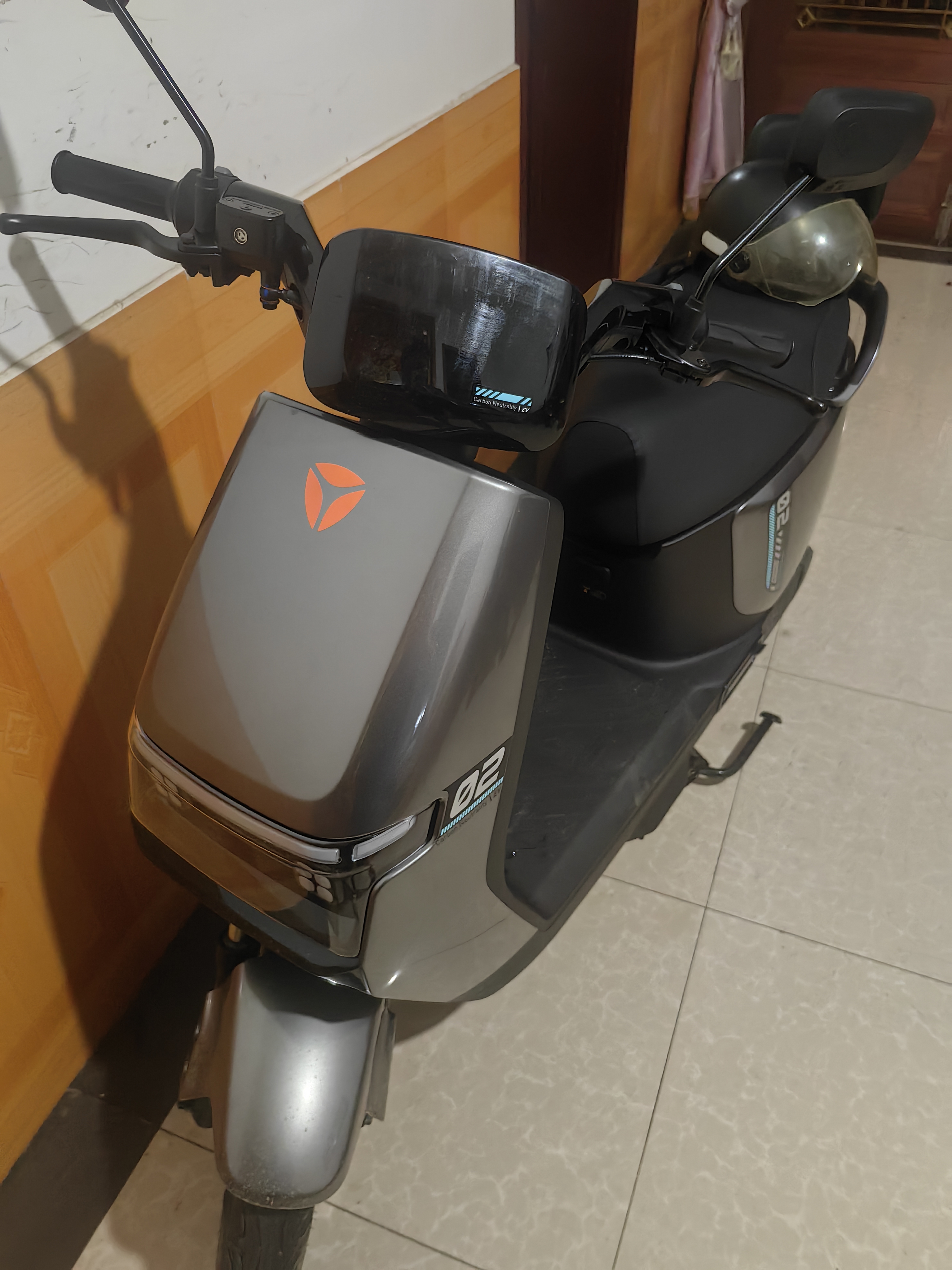 雅迪 电动摩托车G26Ⅱ-M  时尚男女通勤代步家用智能防盗长续航72V21AH电瓶车  索罗灰 实拍图