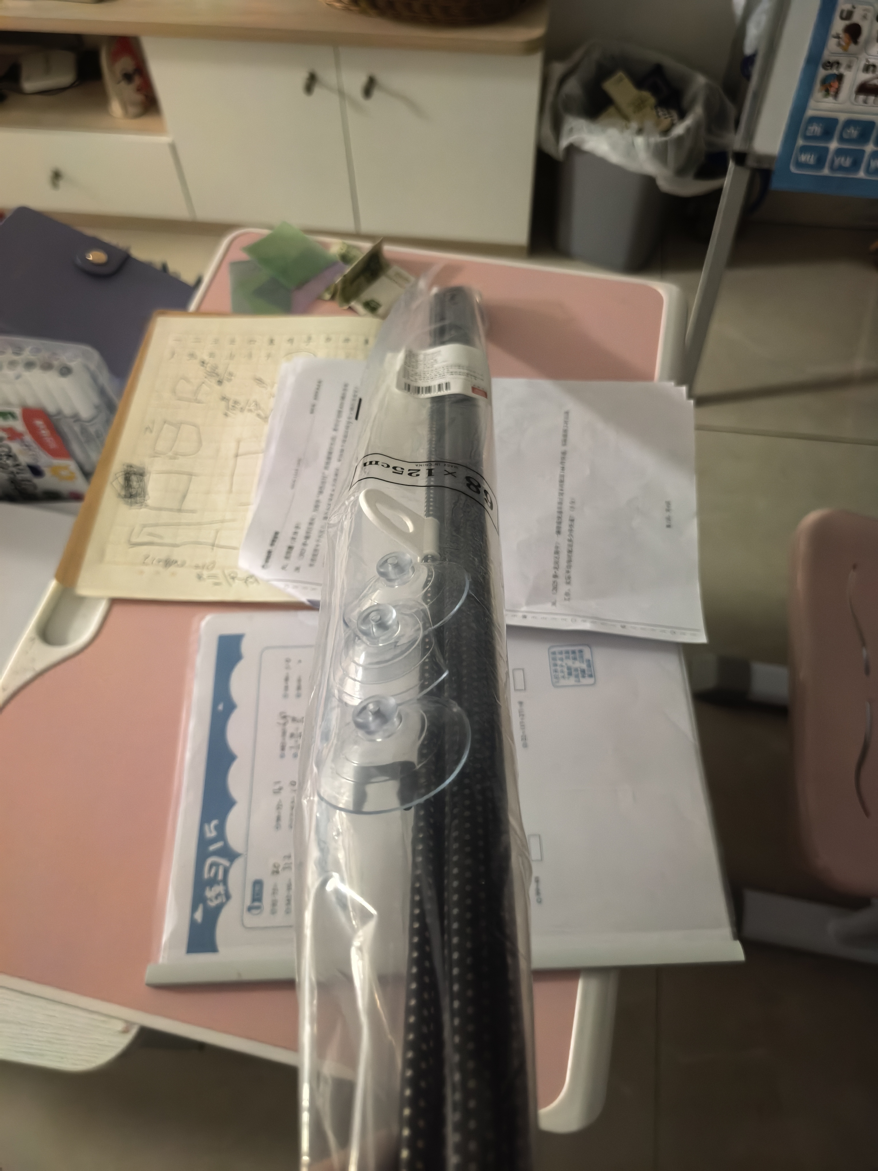 富居免打孔窗帘自由伸缩防晒遮光隔热卷帘 吸盘式68*125cm波点 实拍图