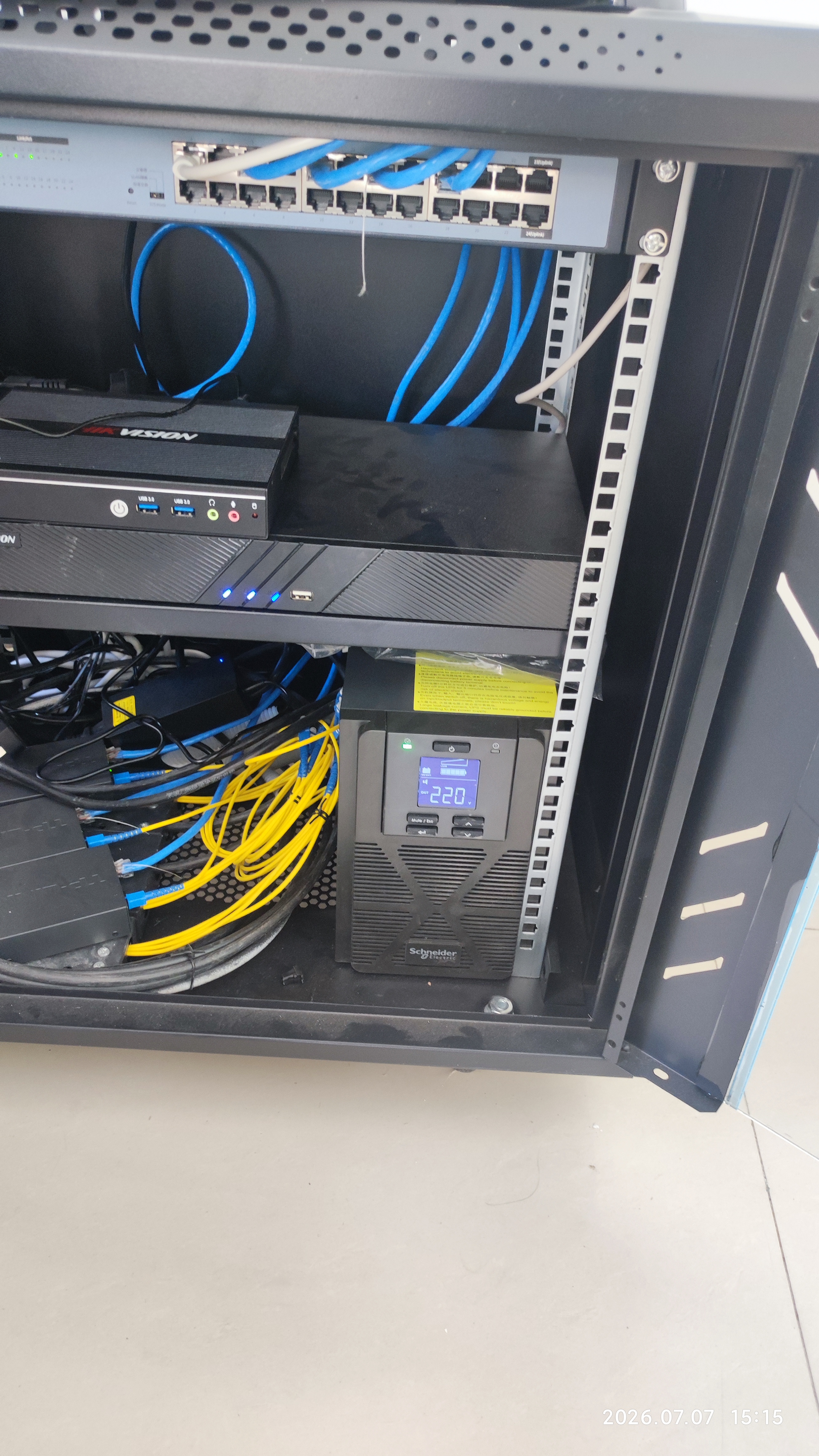 APC施耐德 ups不间断电源SPM1K 电脑服务器网络设备应急备用ups电源电池1KVA/800W 实拍图