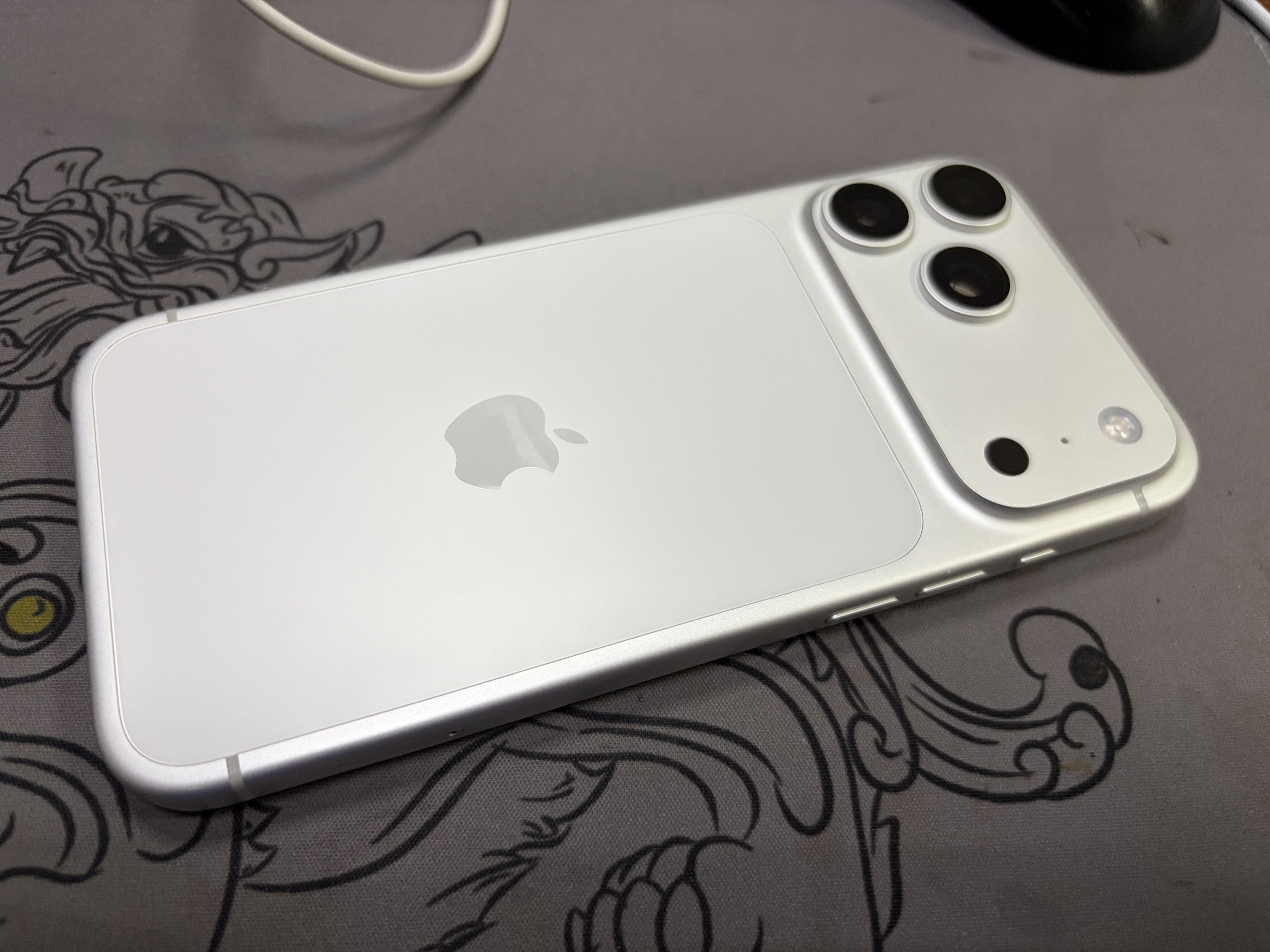 【9成新】Apple/苹果 iPhone 17 Pro Max 512GB 银色 支持移动联通电信5G 双卡双待手机【自营退货】 实拍图