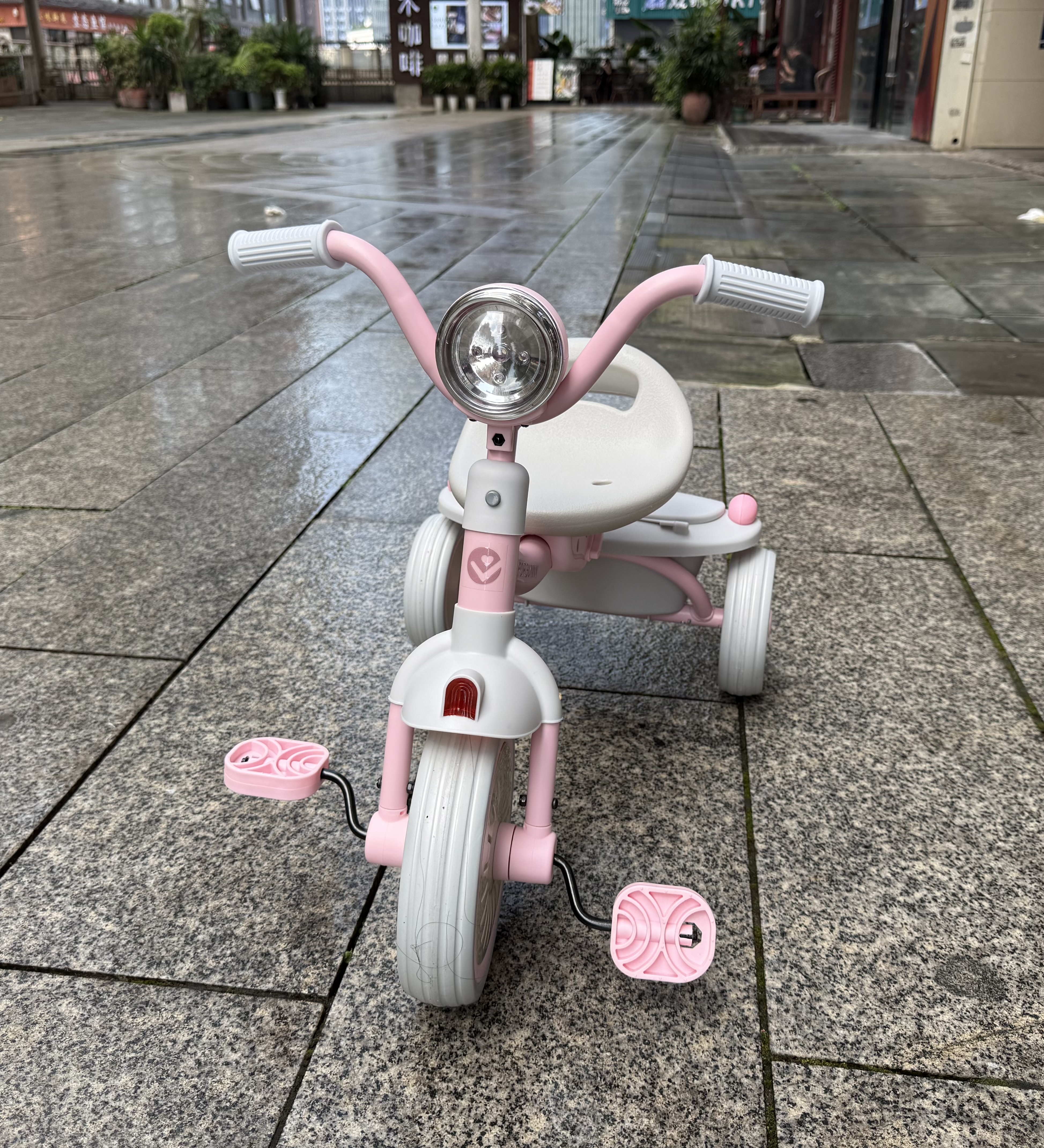 FORSUNNY儿童三轮车脚踏车1-3岁宝宝玩具自行车2-5周岁男孩女孩平衡骑行车 静音免充气安全防侧翻灯光音乐大储物篮 公主粉 男童女童见面送礼儿童节生日礼物 实拍图