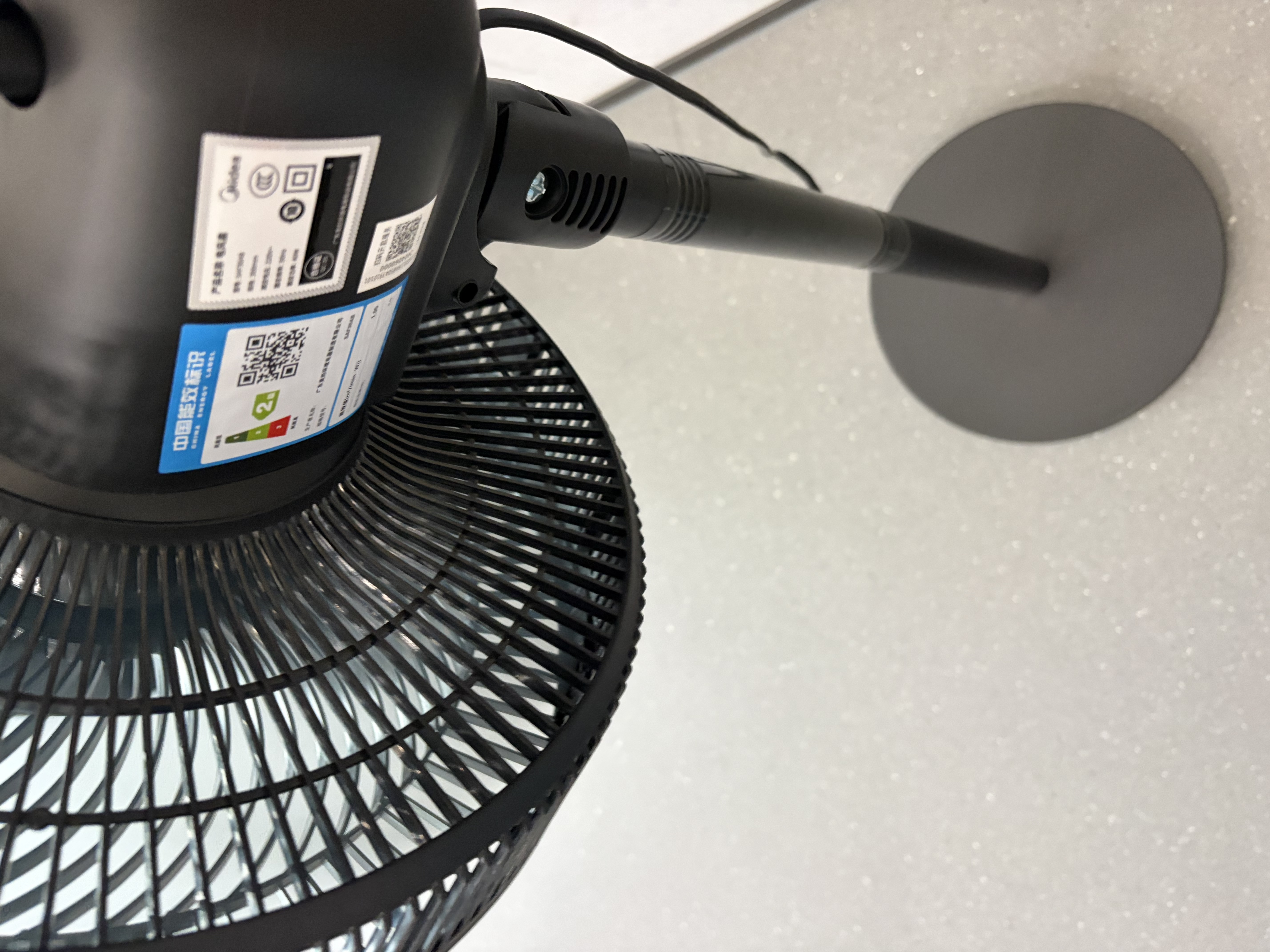 美的（Midea）电风扇家用风扇落地扇台地两用七叶大风量轻音节能电扇台扇卧室摇头扇加高迷你扇 【经典爆款 旋转按钮】黑色丨7叶台地两用 实拍图